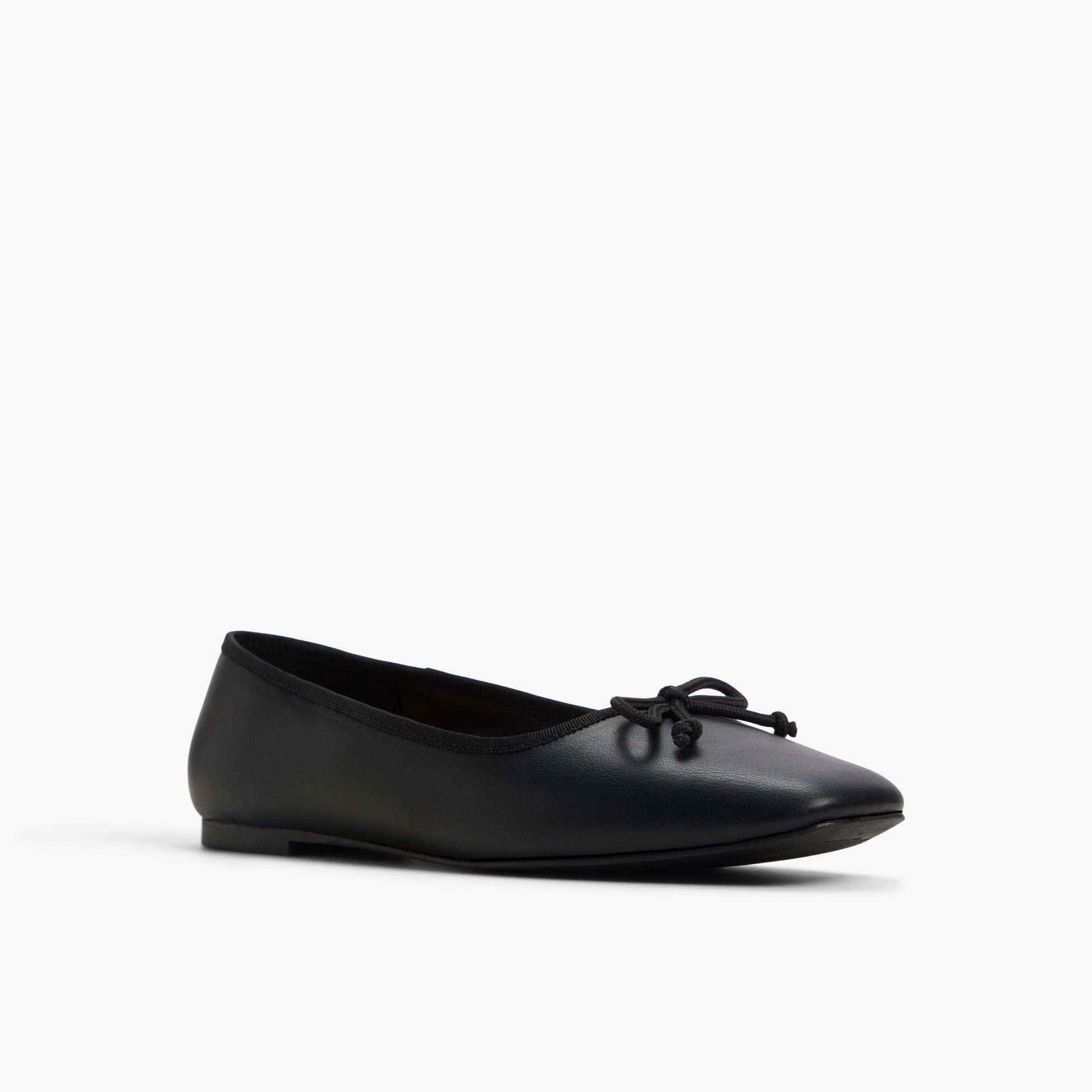 Test FR:Three-quarter angle of Noir Camiille Ballerines's front side