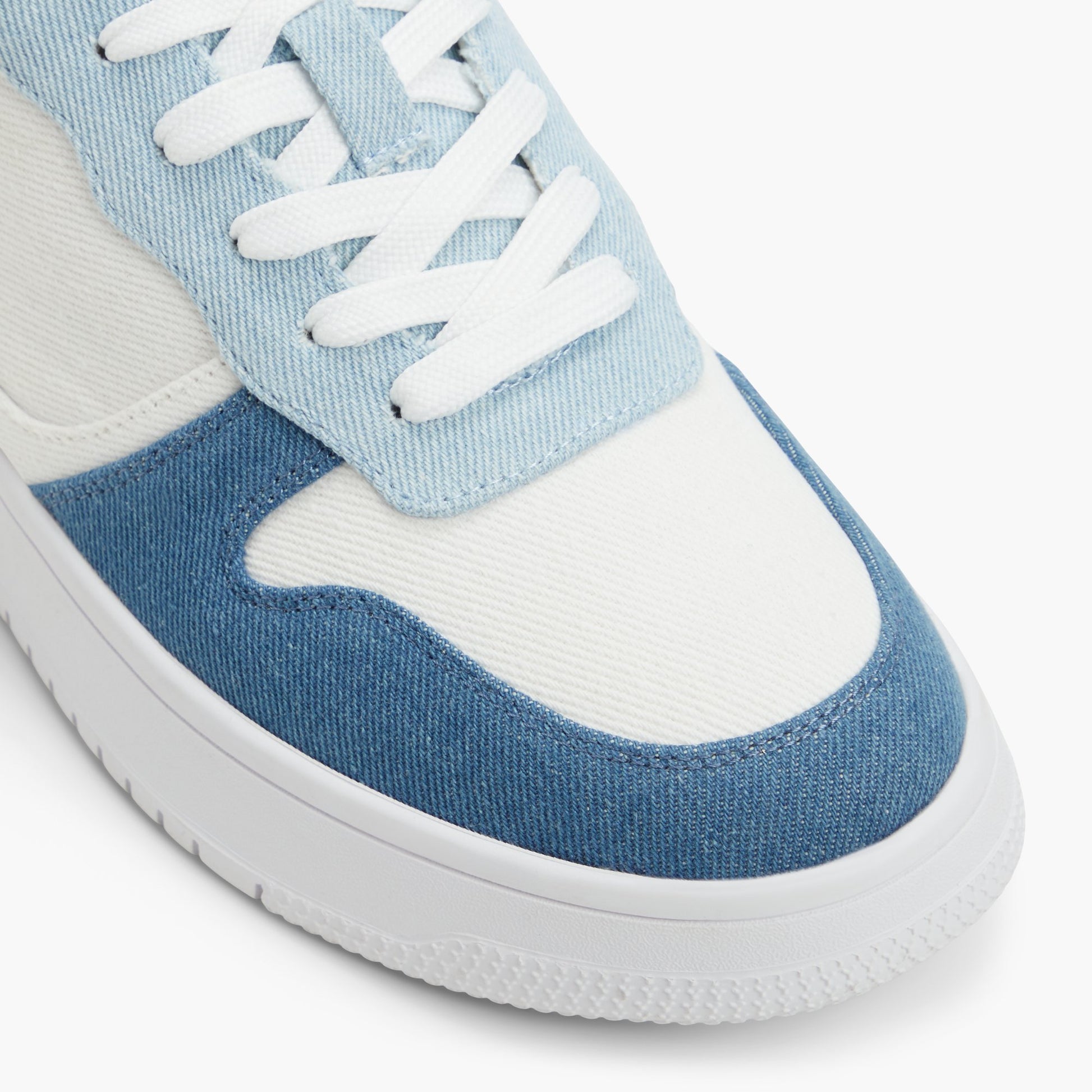 Test FR:Close-up of the Denim Freshh_h Sneakers bas