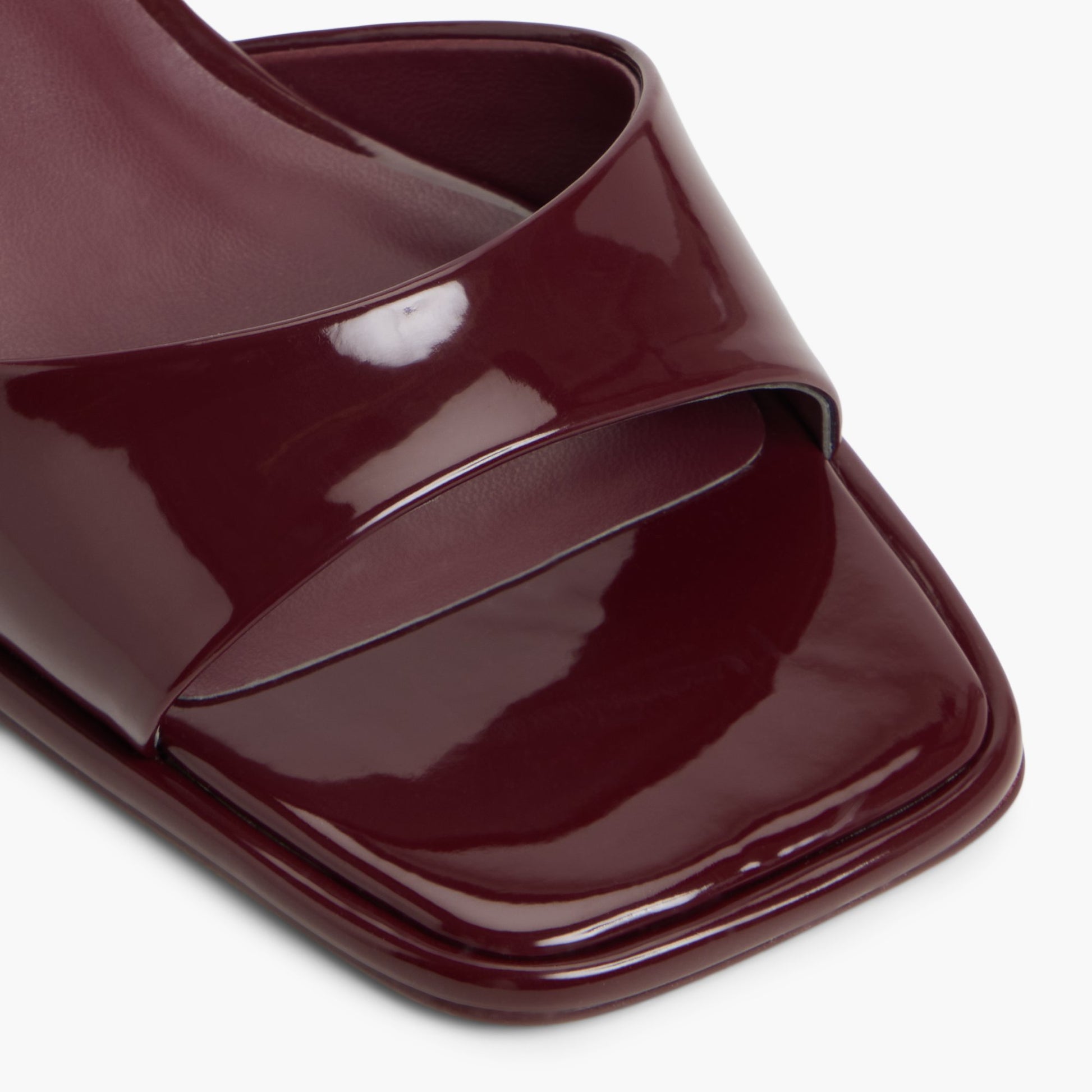 Close-up of the Bordo Dashaa Low Heel Mules