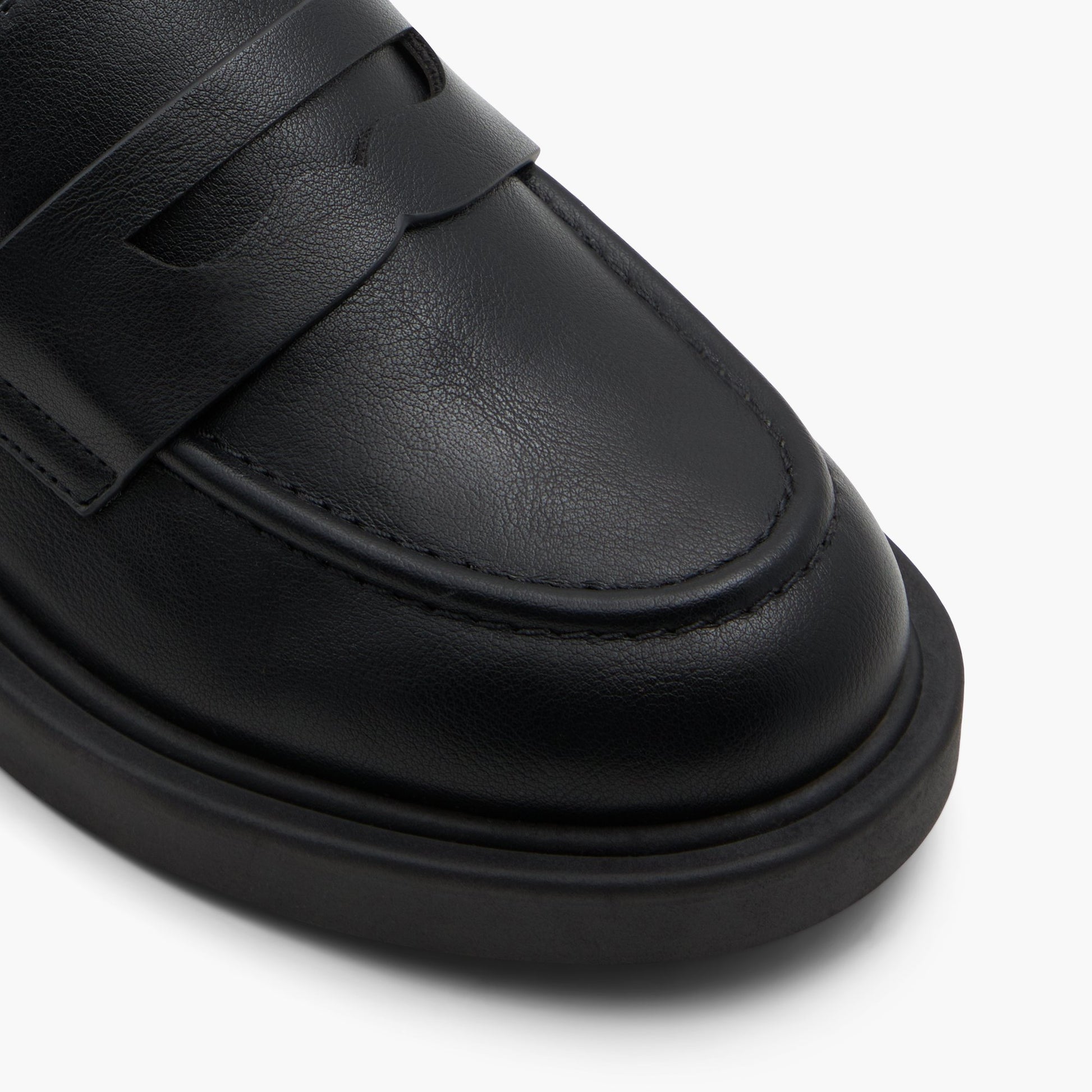 Test FR:Close-up of the Noir Frankiie Flâneurs massifs