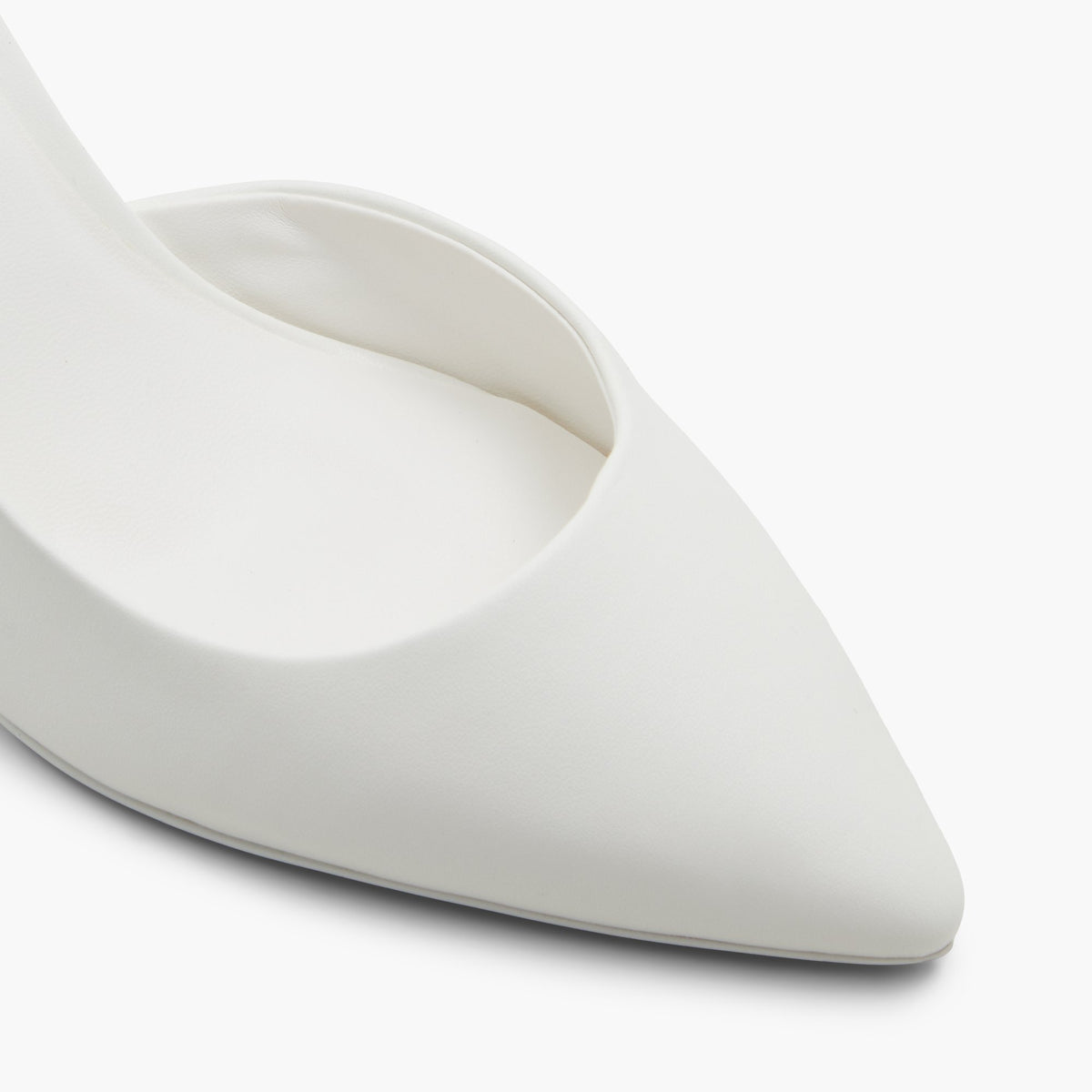 Close-up of the White Ninaa