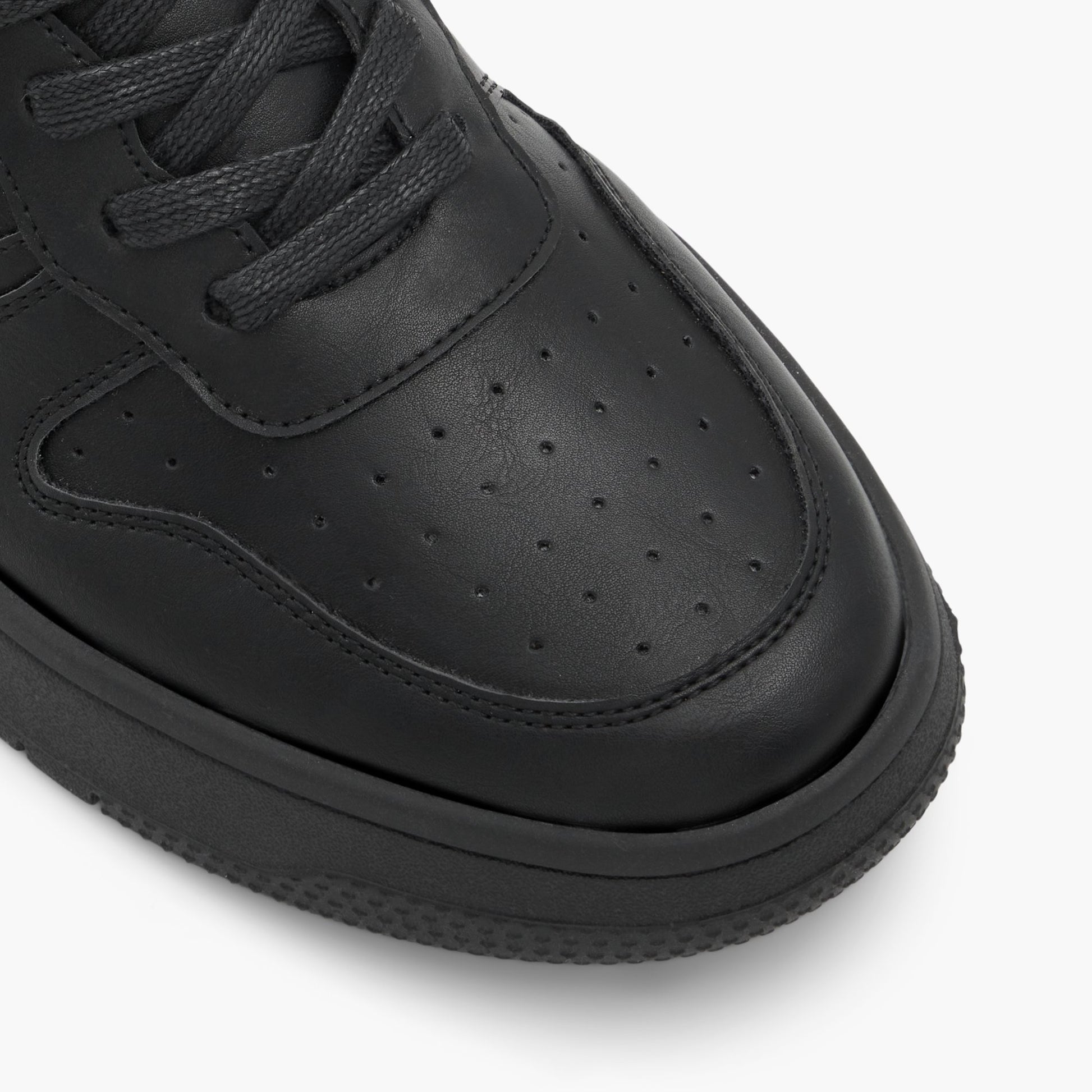 Test FR:Close-up of the Noir Freshh_h Sneakers bas