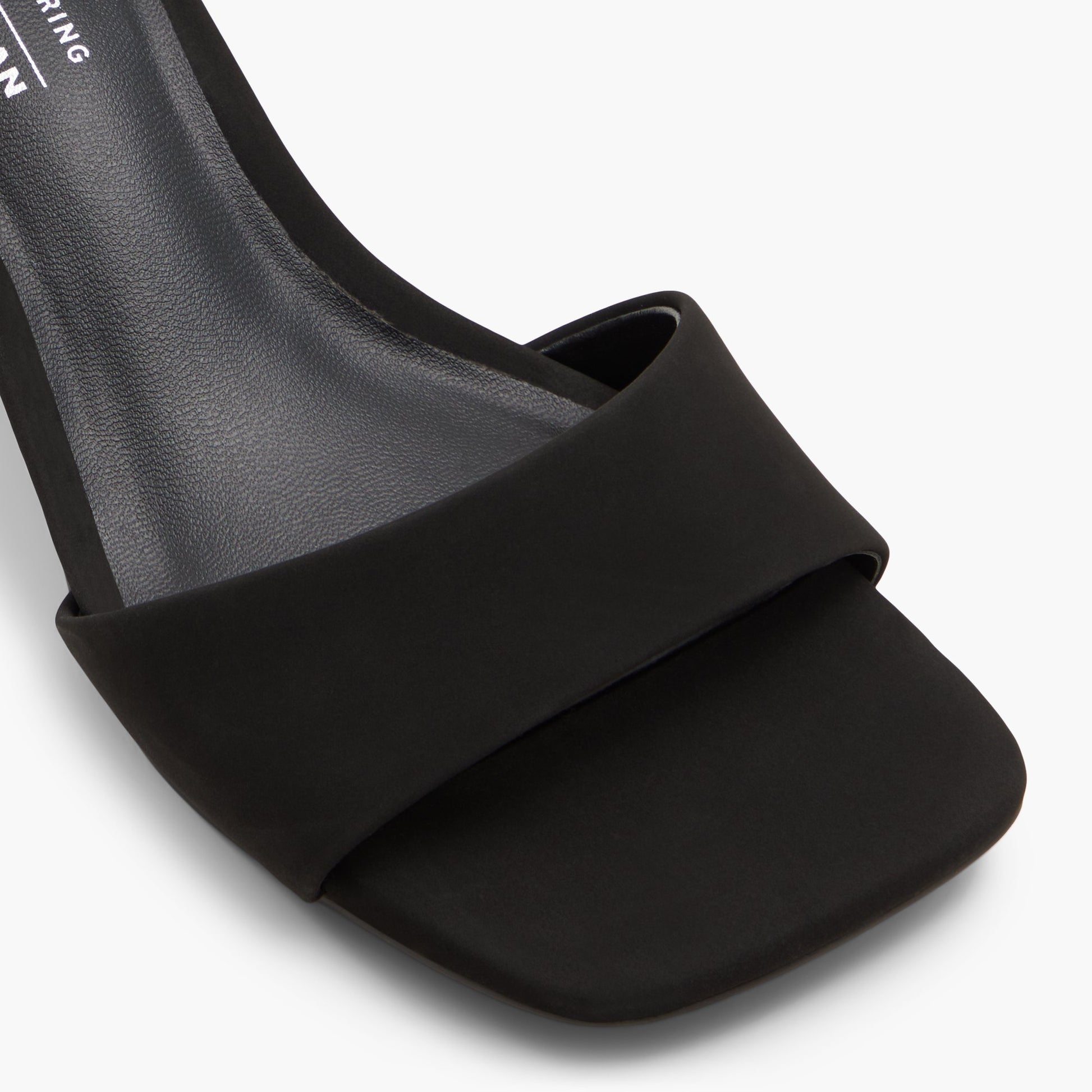 Close-up of the Black Vicki