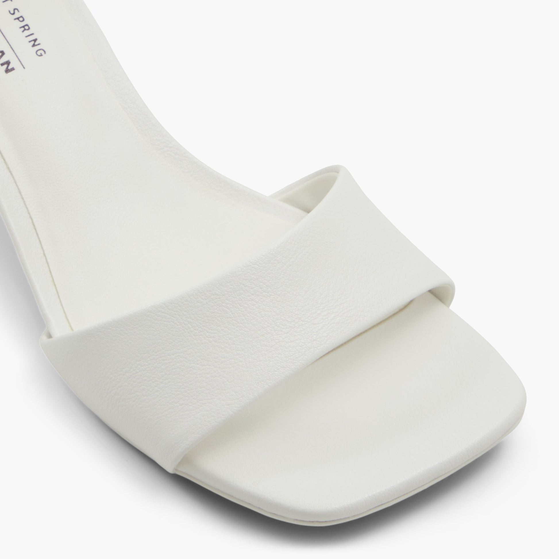 Close-up of the White Vicki