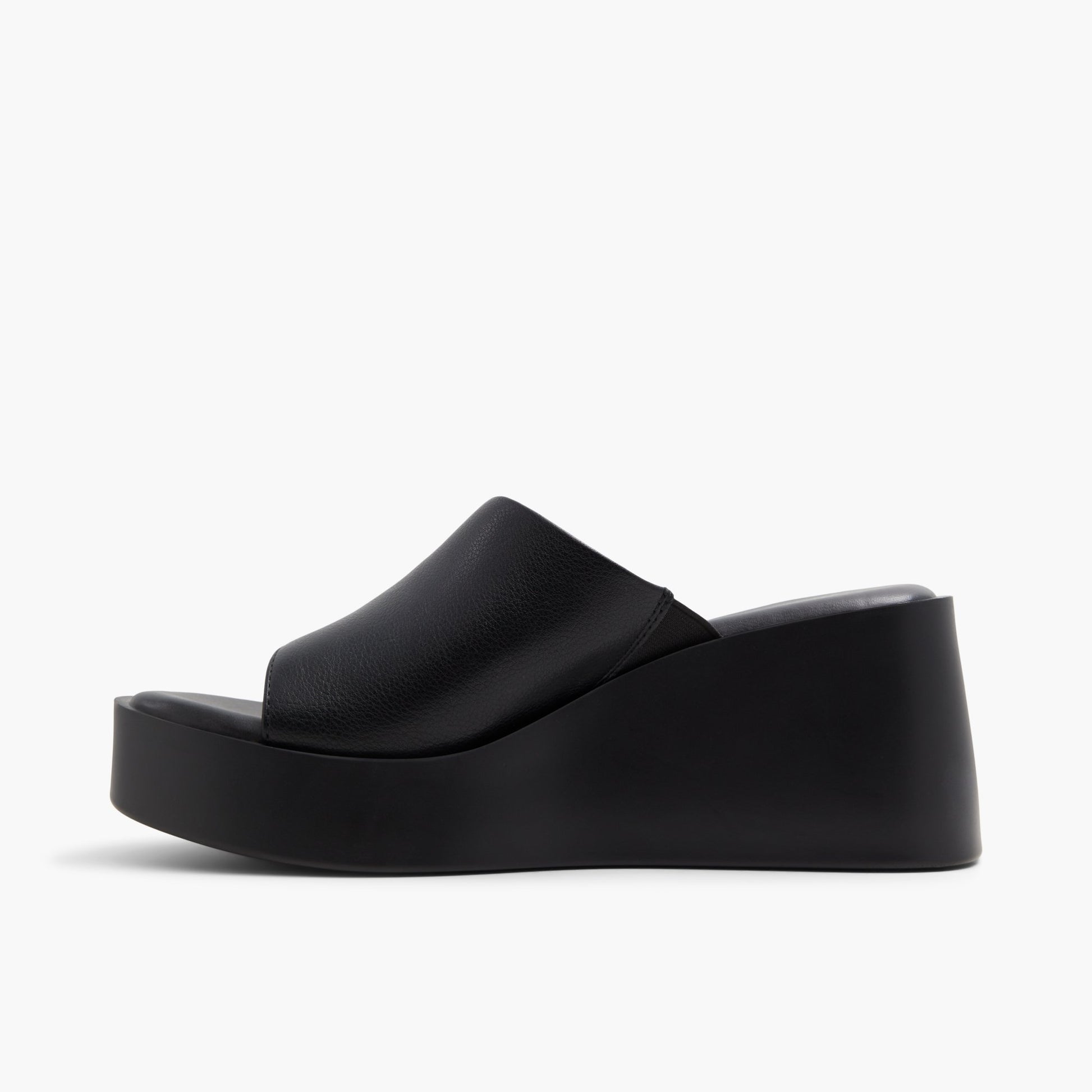 Test FR:Side view of Noir Tabatha
