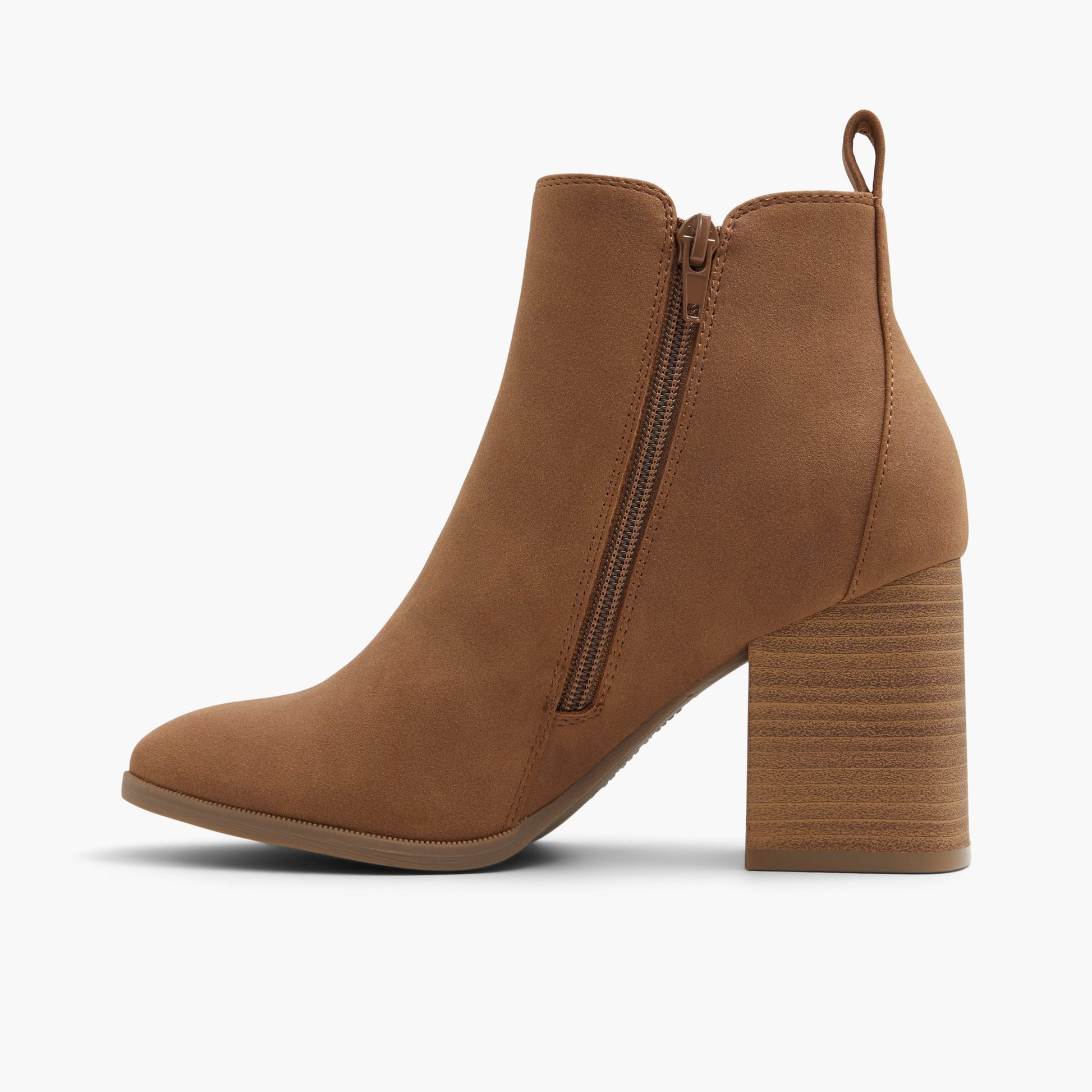 Side view of Cognac Gwenevere