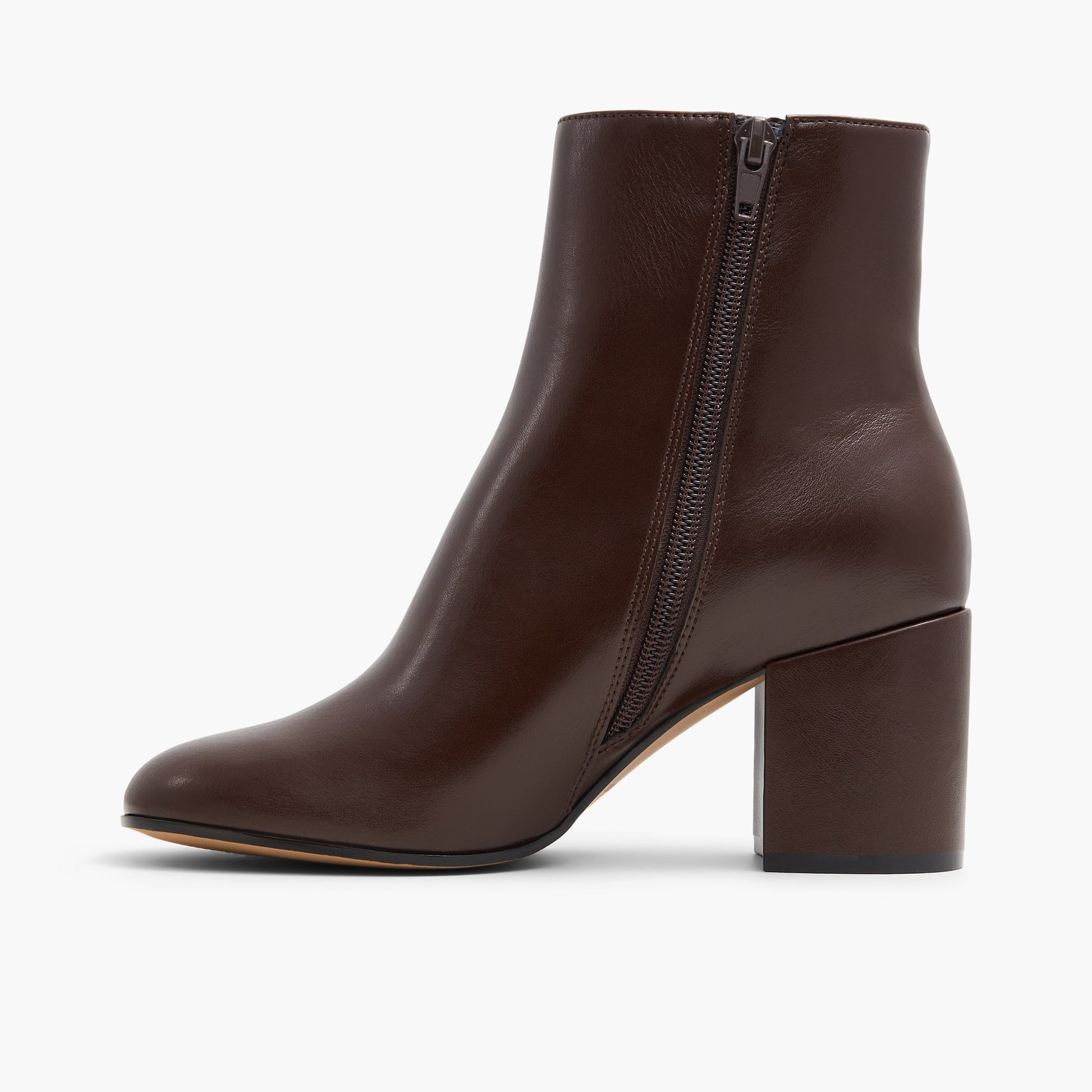 Test FR:Side view of Marron Foncé Seraphina Bottillons à talon bloc