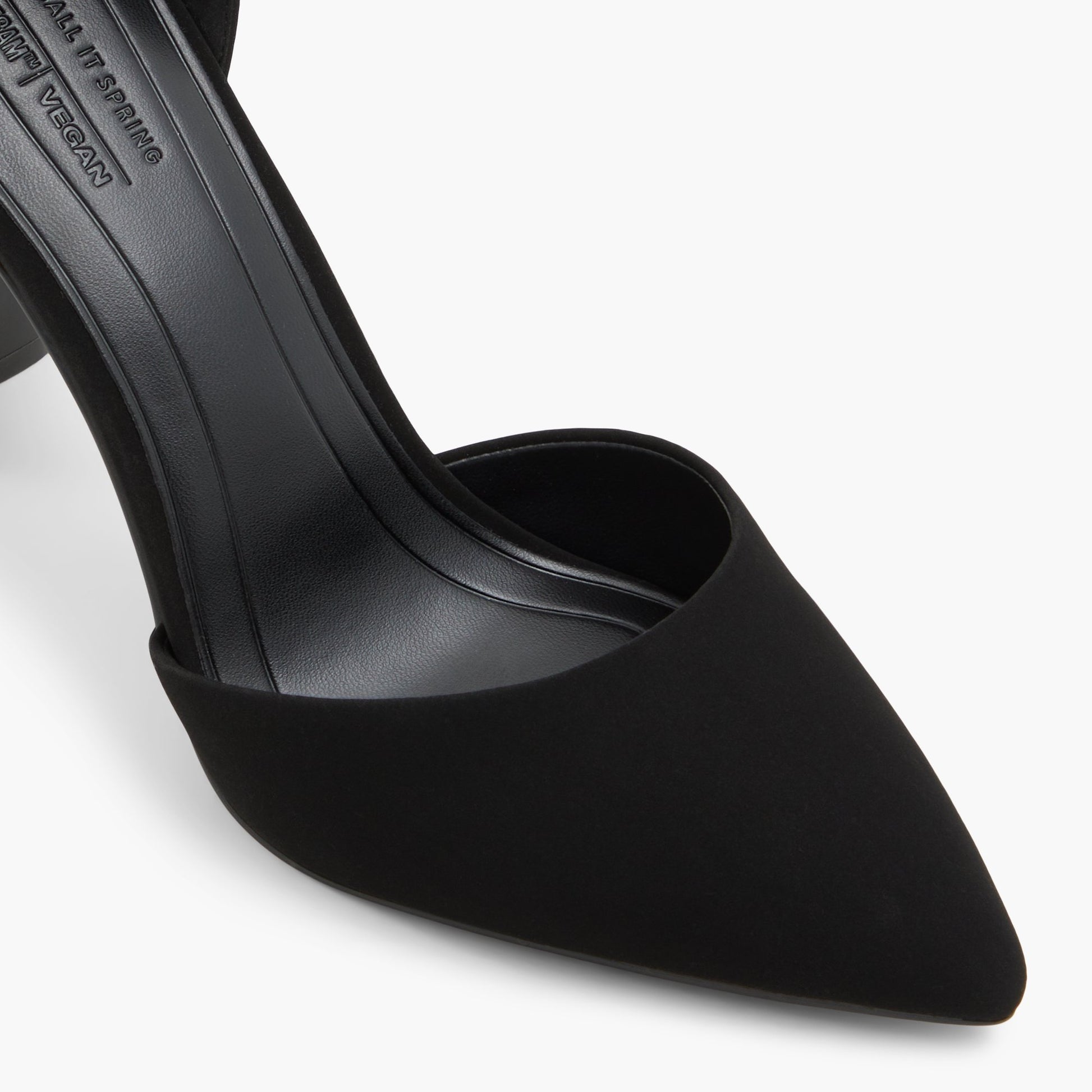 Test FR:Close-up of the Noir Kimmie Escarpins à talons hauts