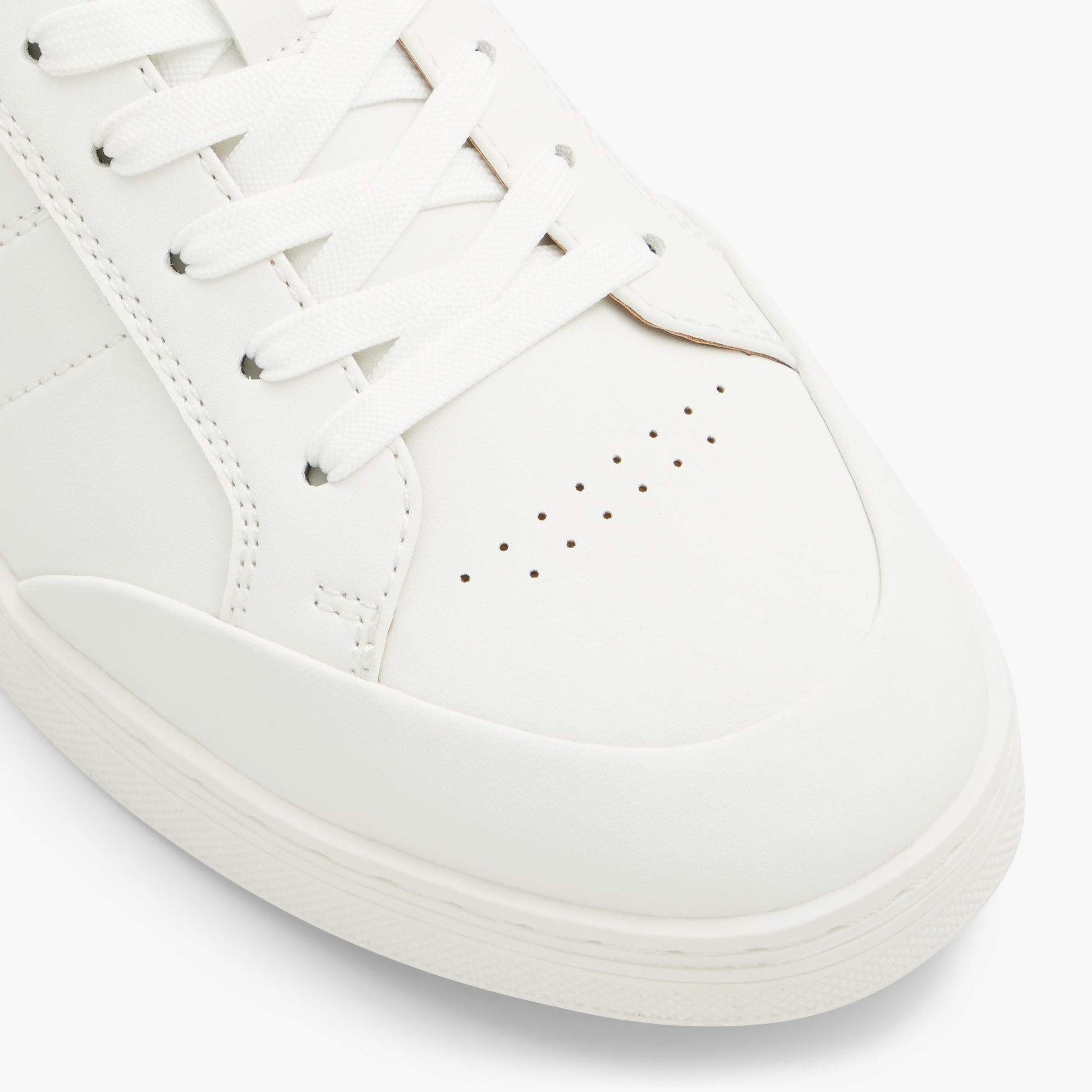 Close-up of the White Dunkirk Low-top Sneakers