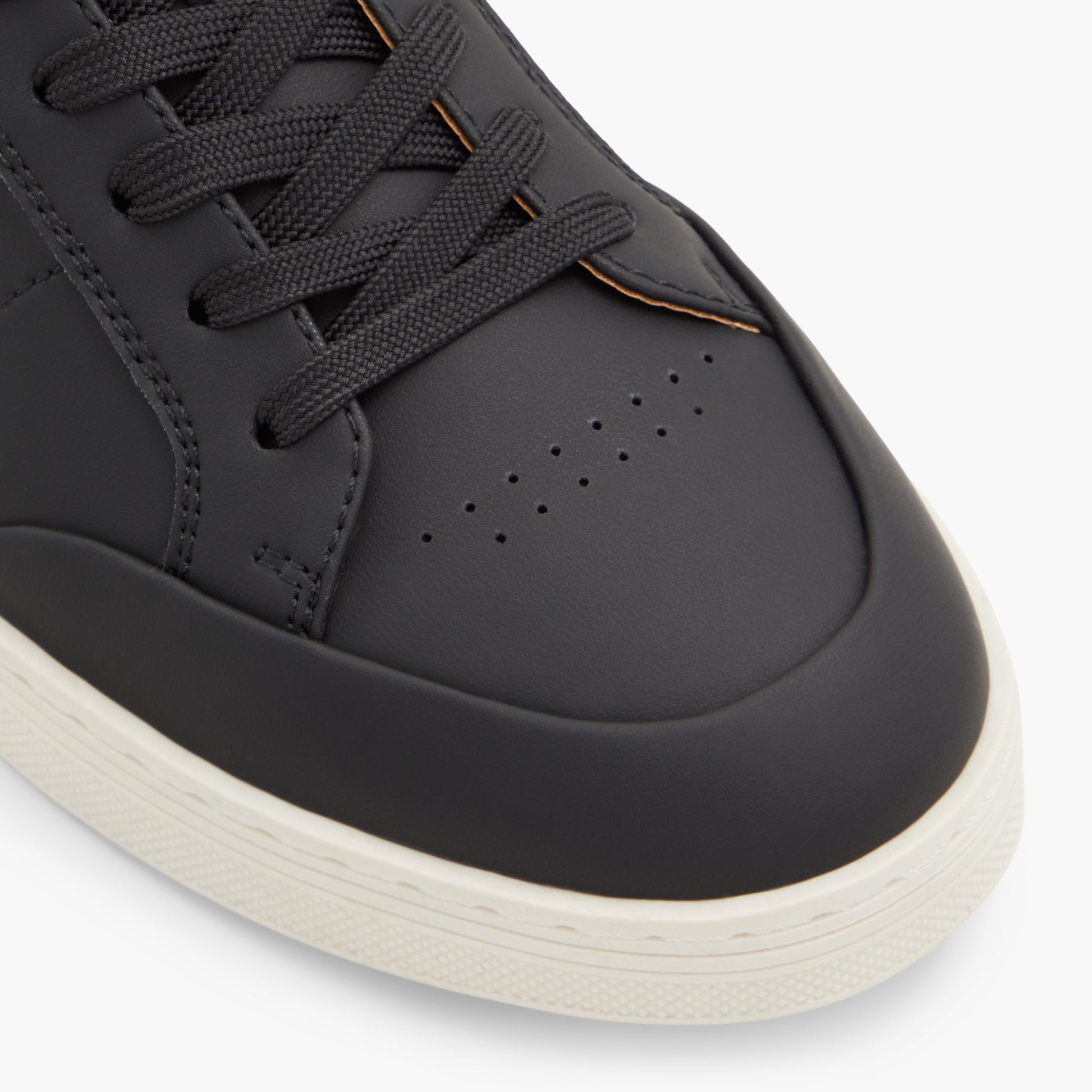 Close-up of the Black Dunkirk Low-top Sneakers