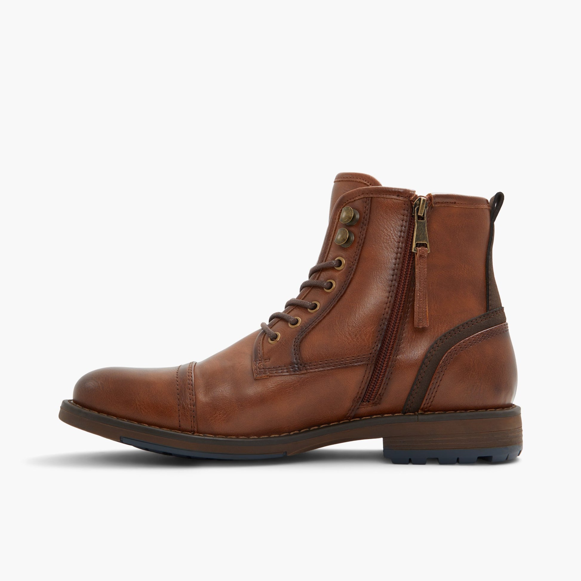 Test FR:Side view of Cognac Donovann