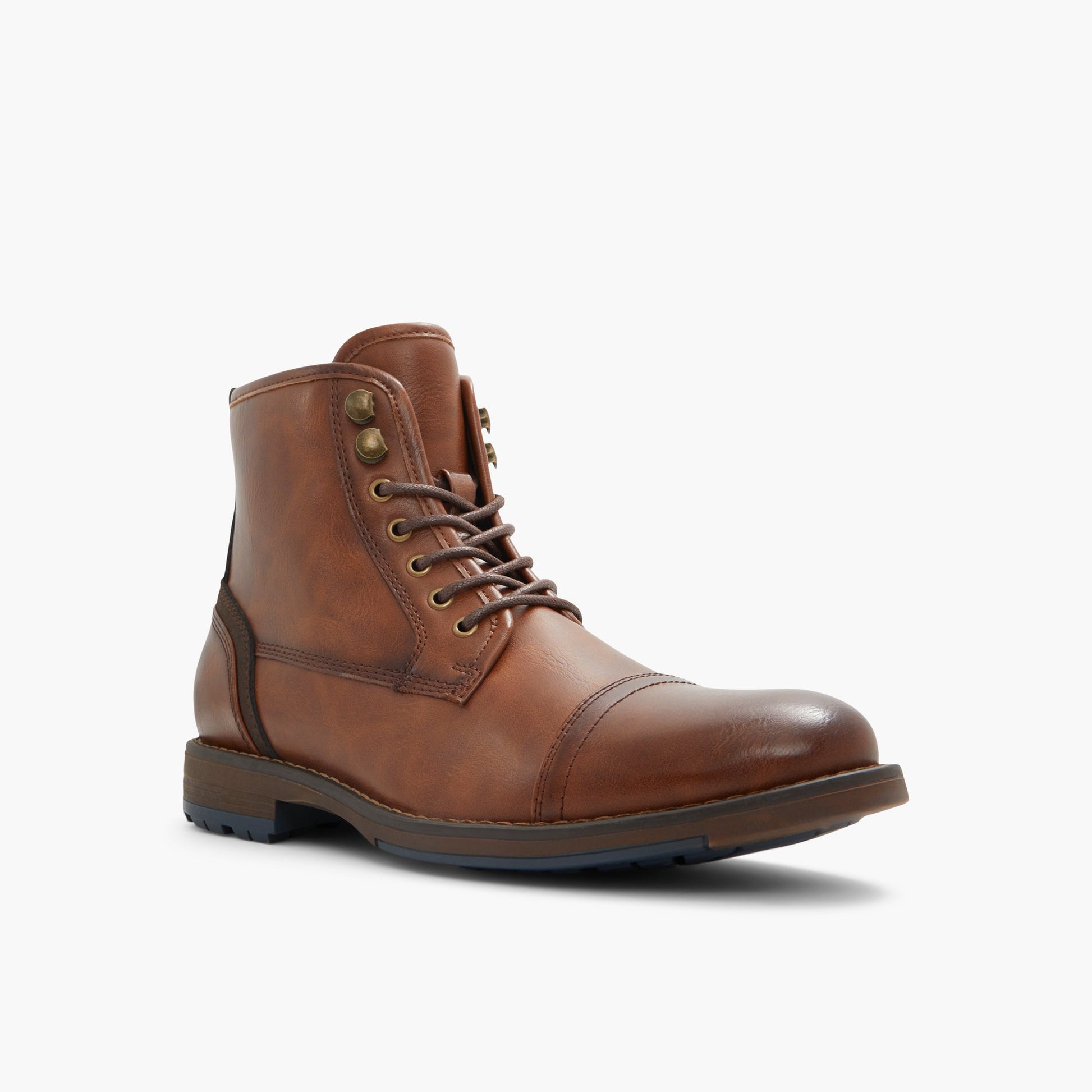 Test FR:Three-quarter angle of Cognac Donovann 's front side