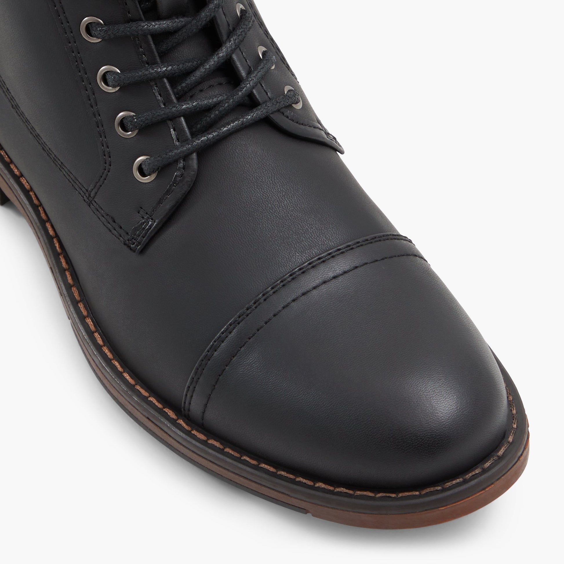 Test FR:Close-up of the Autre Noir Donovann