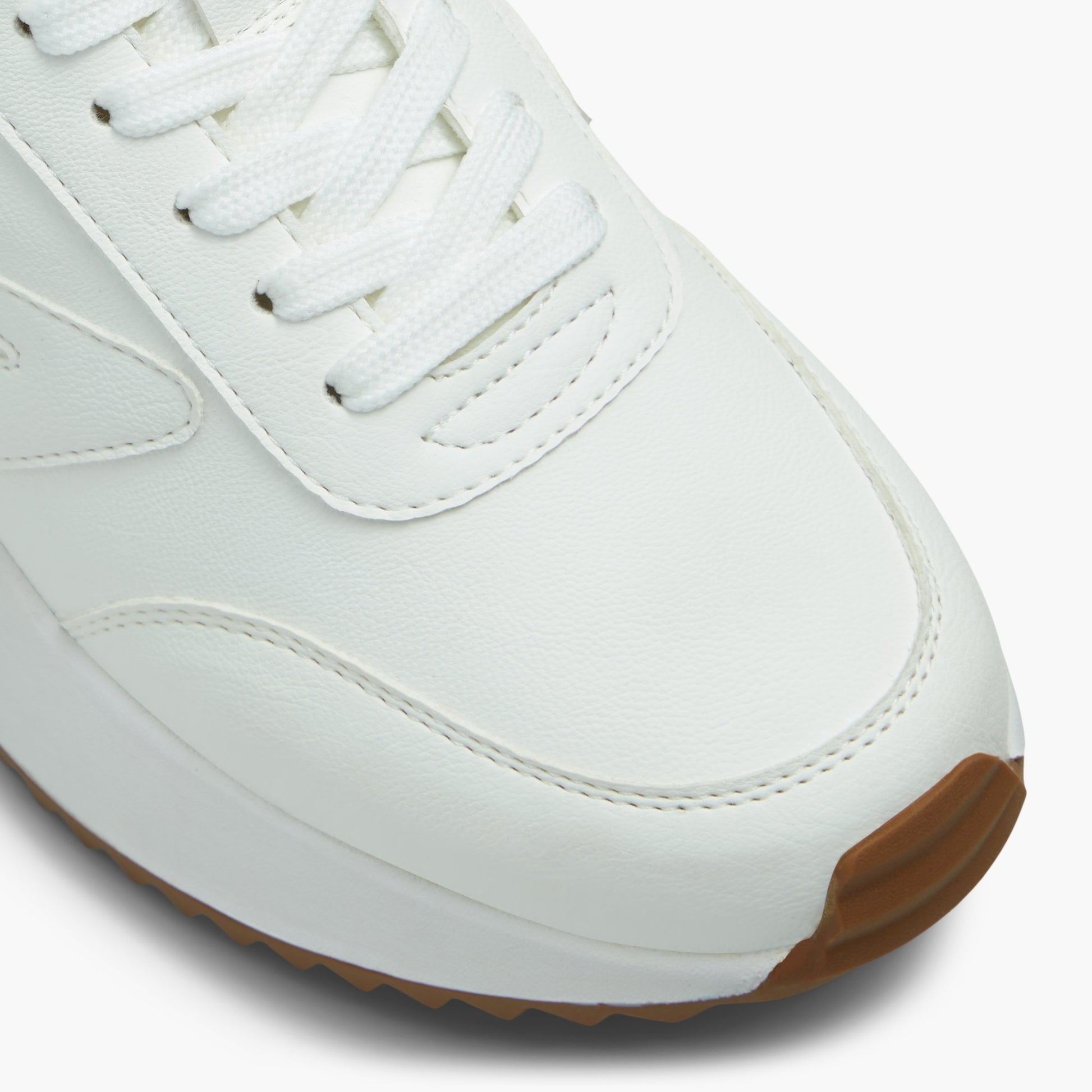 Close-up of the White Danie Low-Top Sneakers
