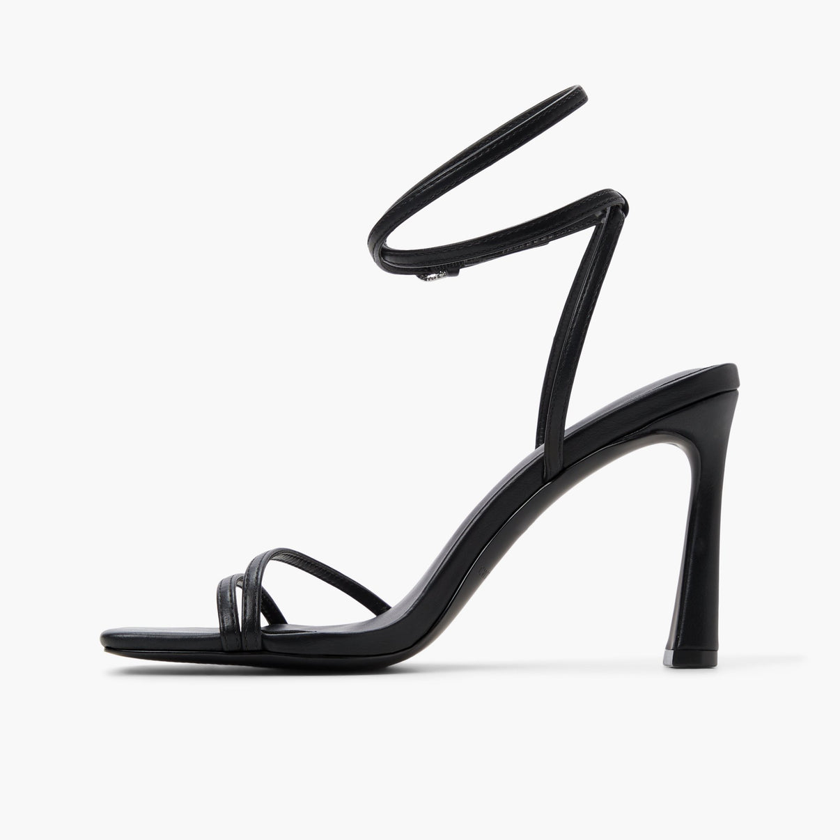 Almaa in Black – Call It Spring