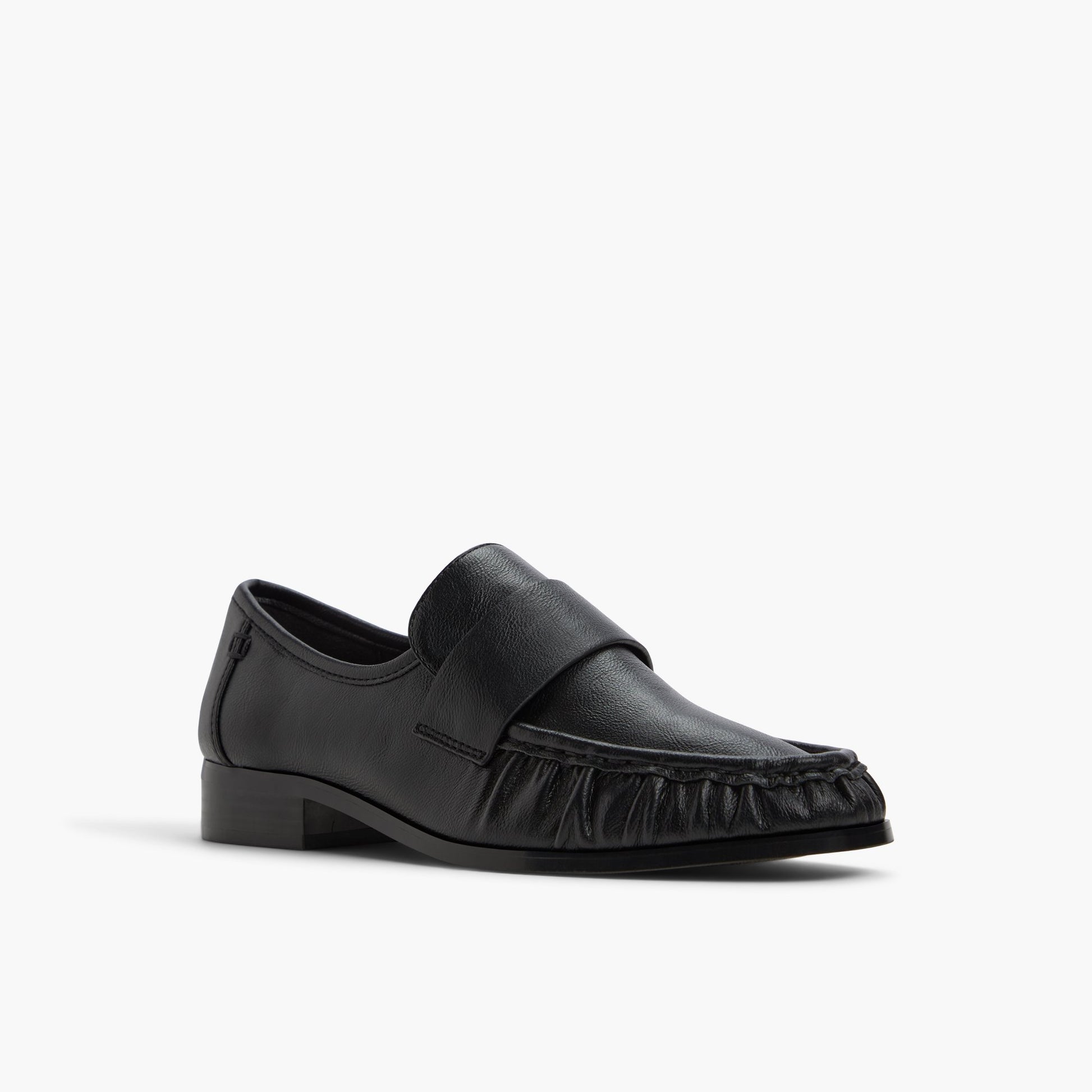 Three-quarter angle of Black Elowin Loafers's front side