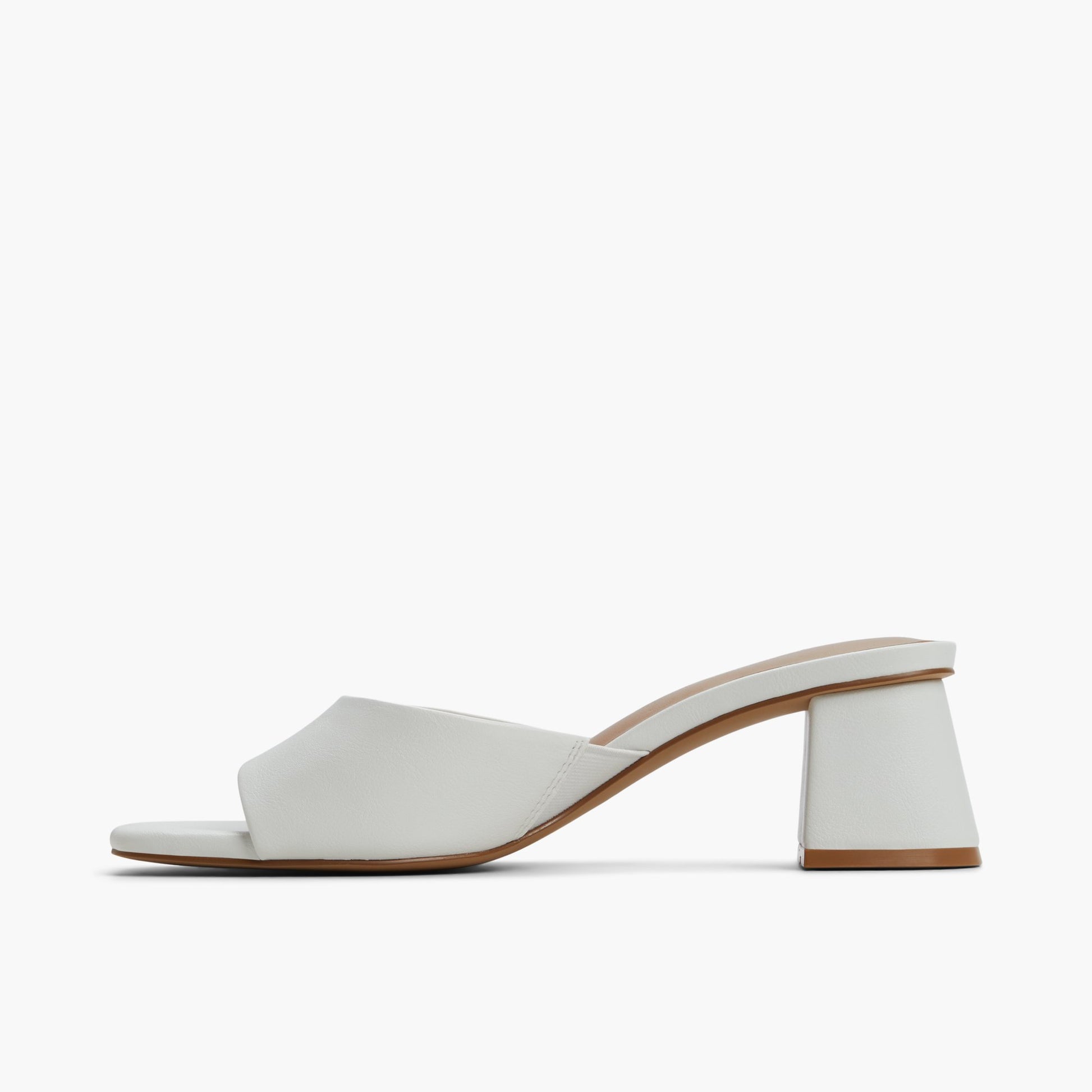 Test FR:Side view of Glace Lanaa Sandales mules à talon bloc