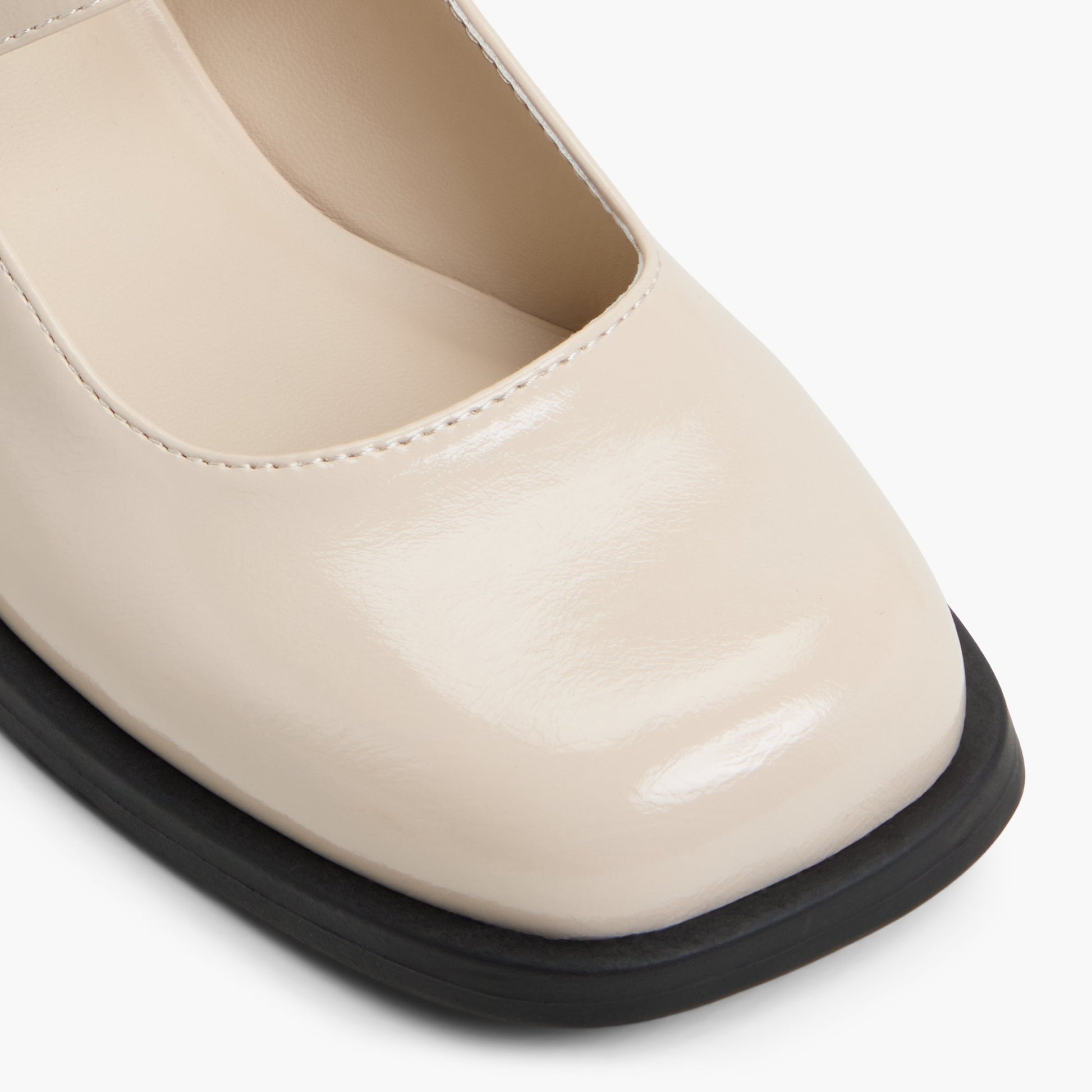 Test FR:Close-up of the Oss Judie Mary janes