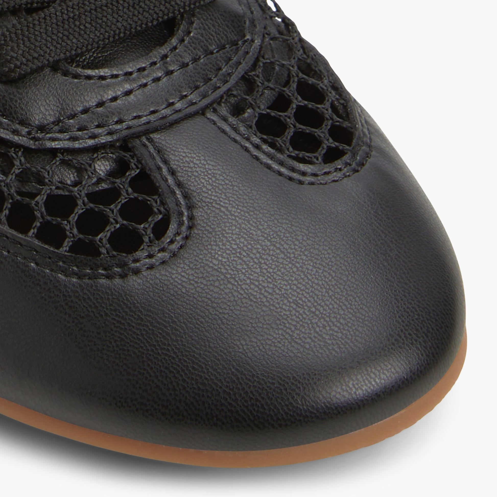 Close-up of the Open Black Quincie Low-Top Sneakers