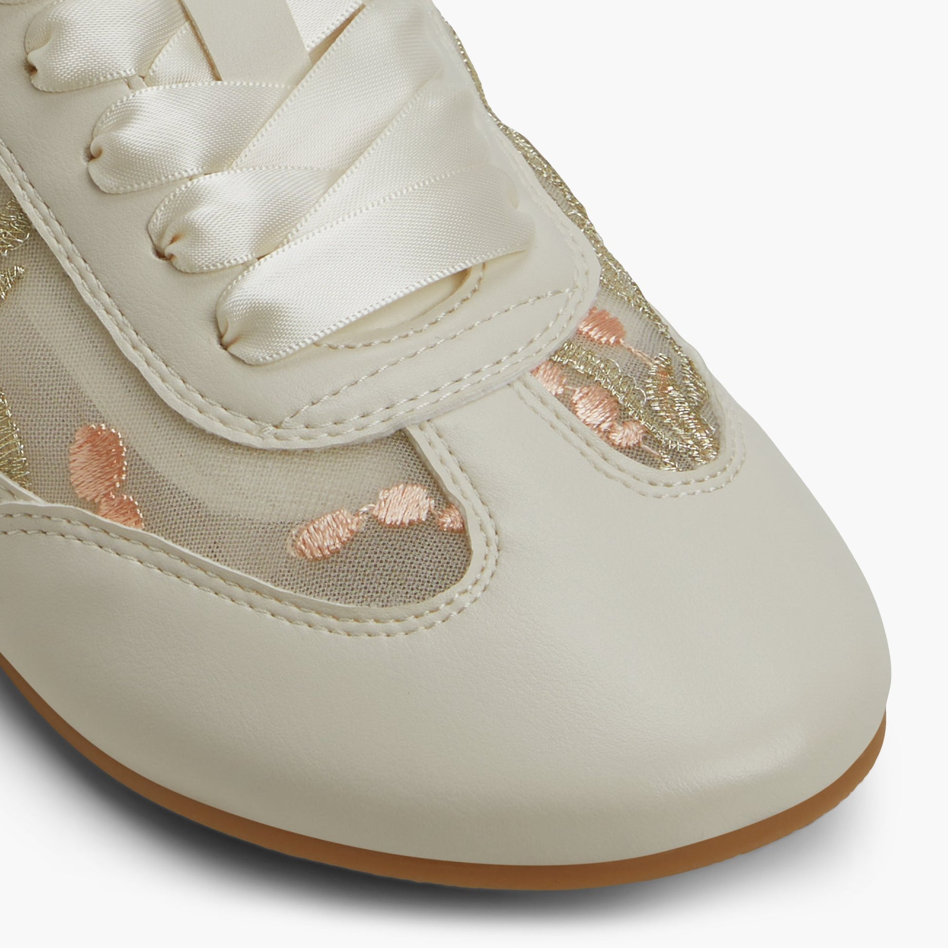 Test FR:Close-up of the Autre Rose Quincie Sneaker bas