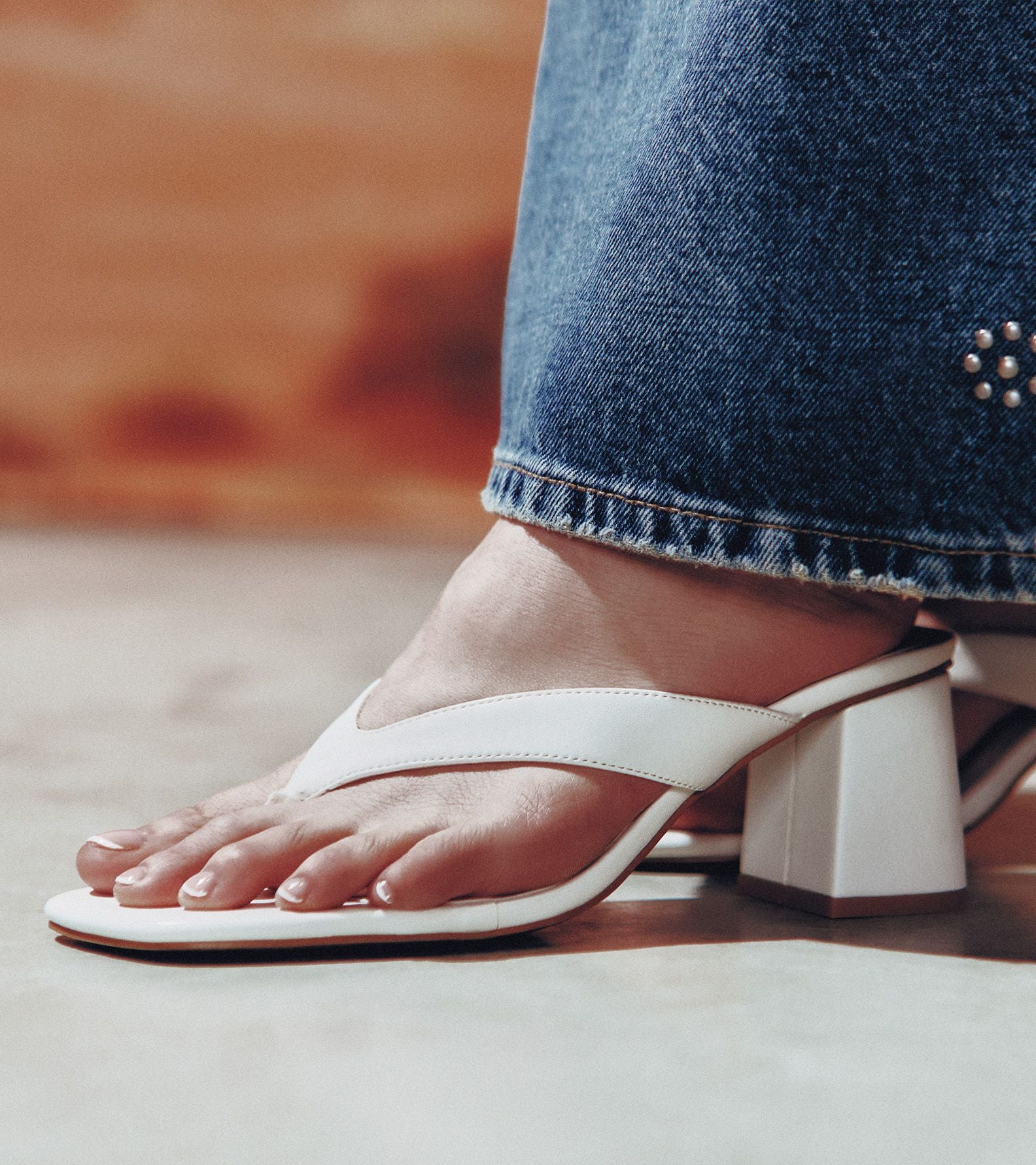 Calii in White - Main Image