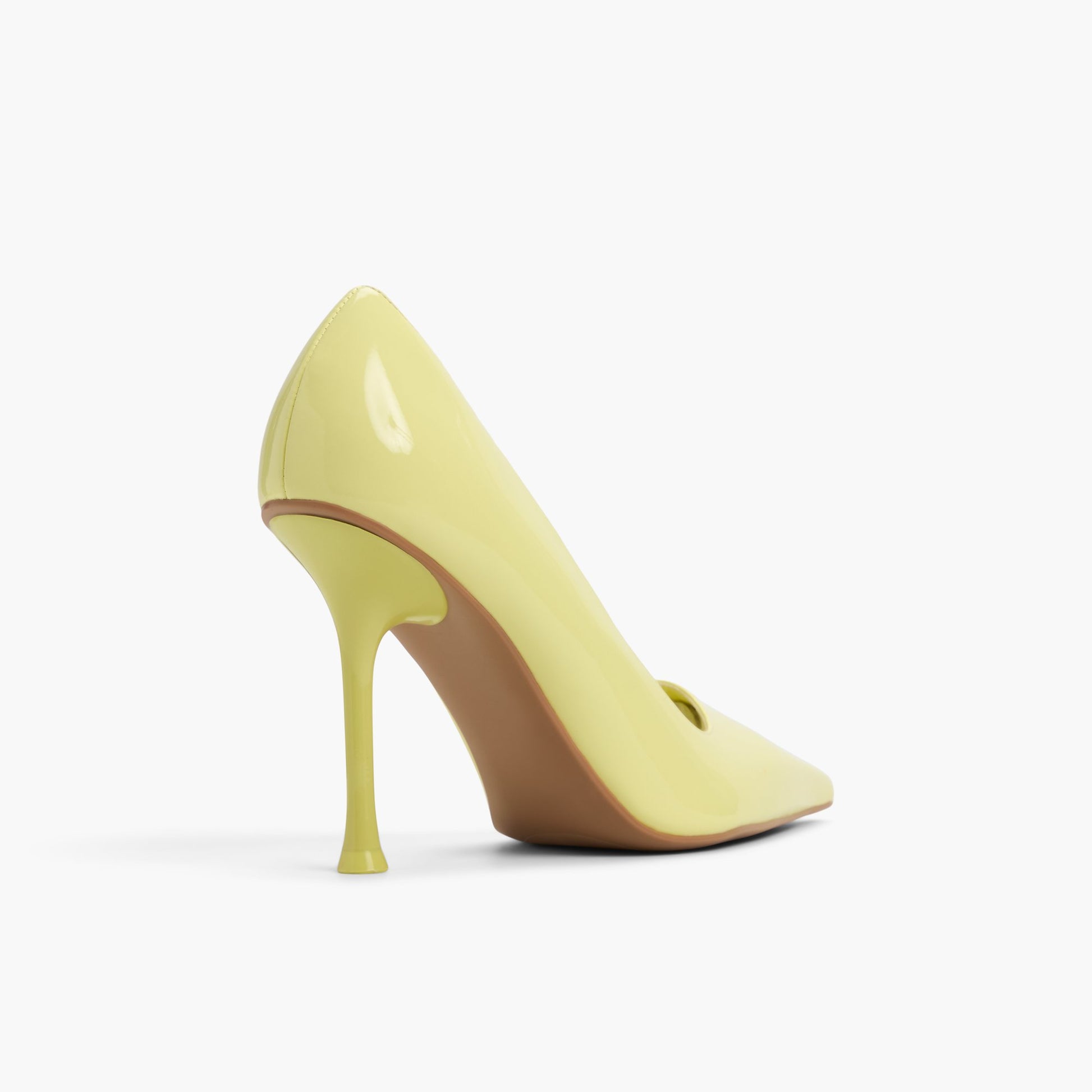 Test FR:Three-quarter angle of Jaune Clair Ariies Escarpins's back side
