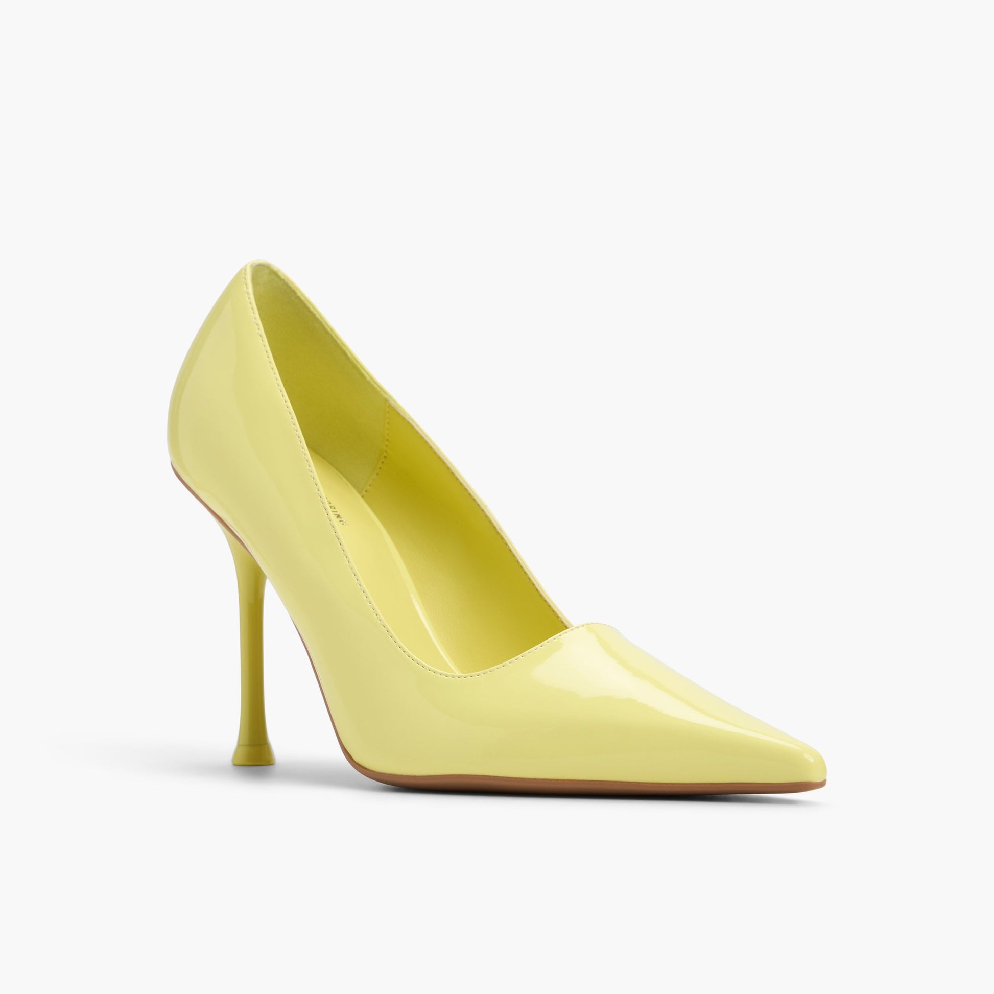 Test FR:Three-quarter angle of Jaune Clair Ariies Escarpins's front side