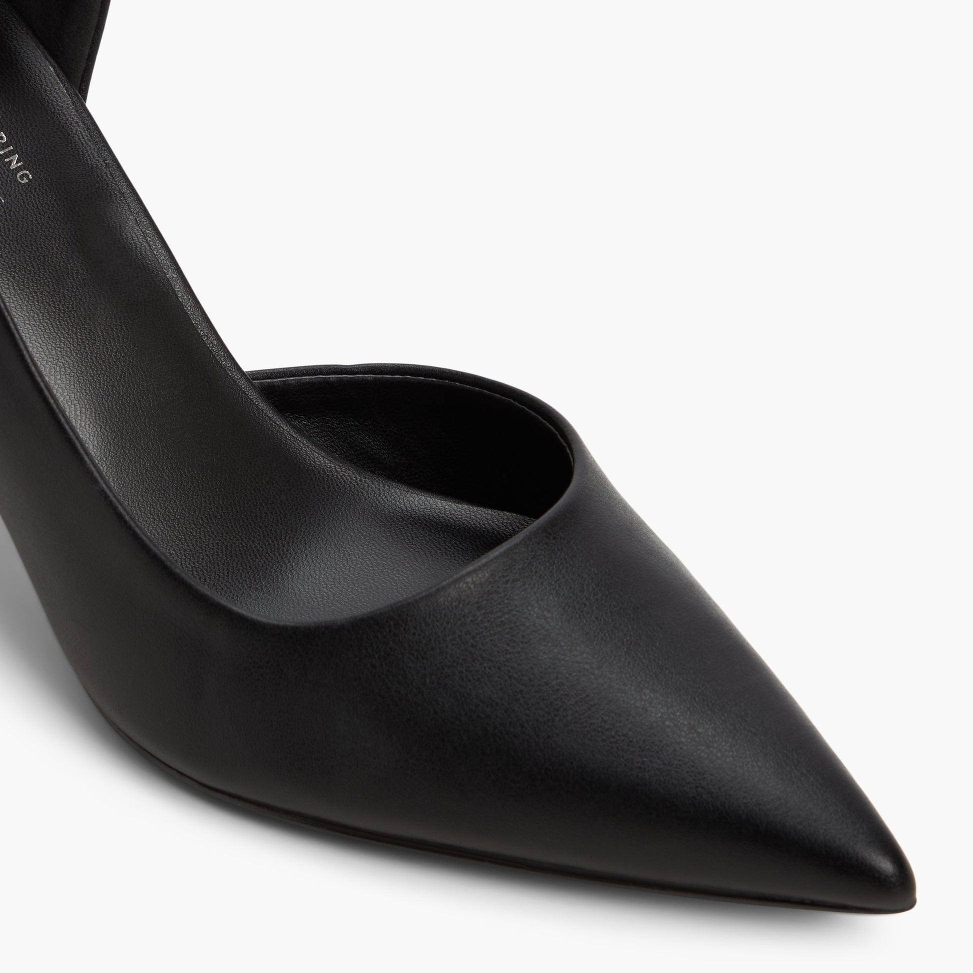 Close-up of the Black Liivelyy Mid-Heel Pumps