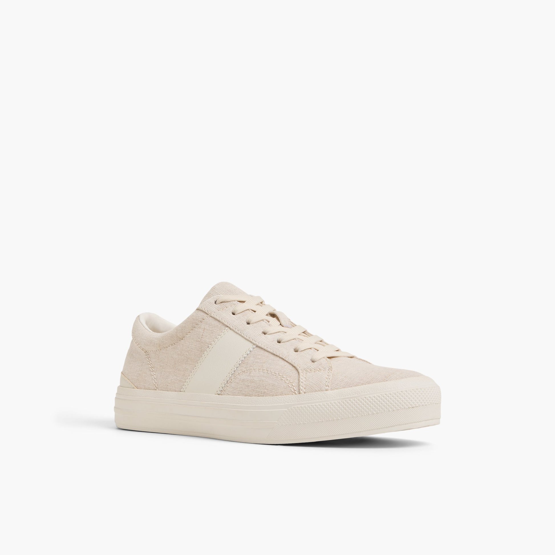 Three-quarter angle of Cream Riciardo 's front side
