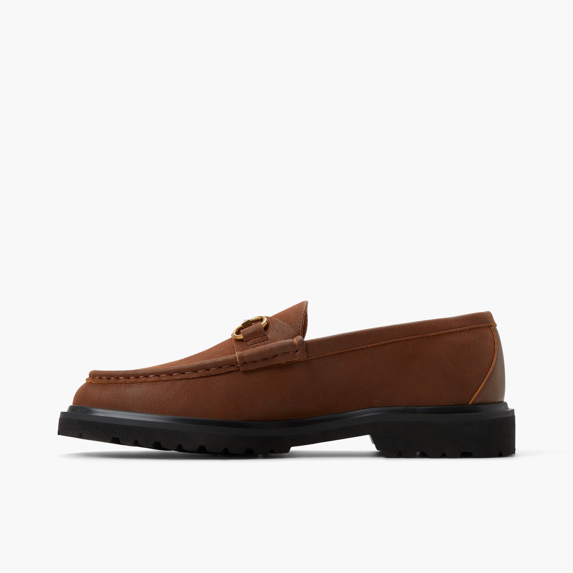 Side view of Cognac Prynne