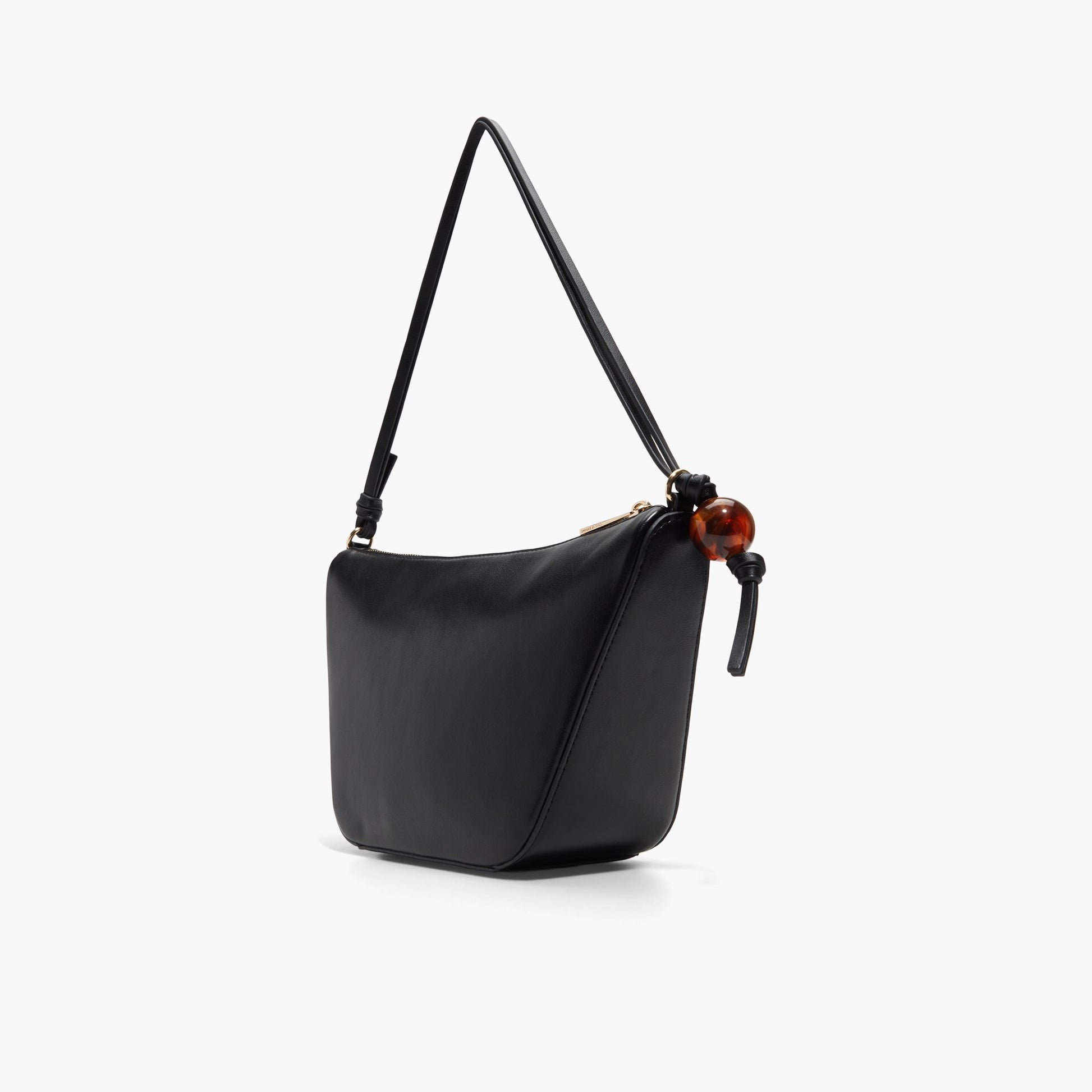 Product media for Leonaa