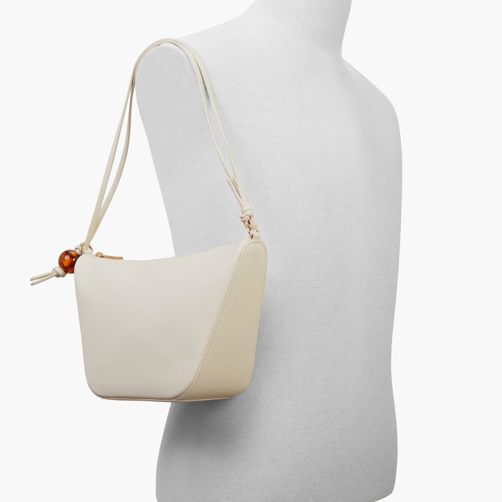 Product media for Leonaa