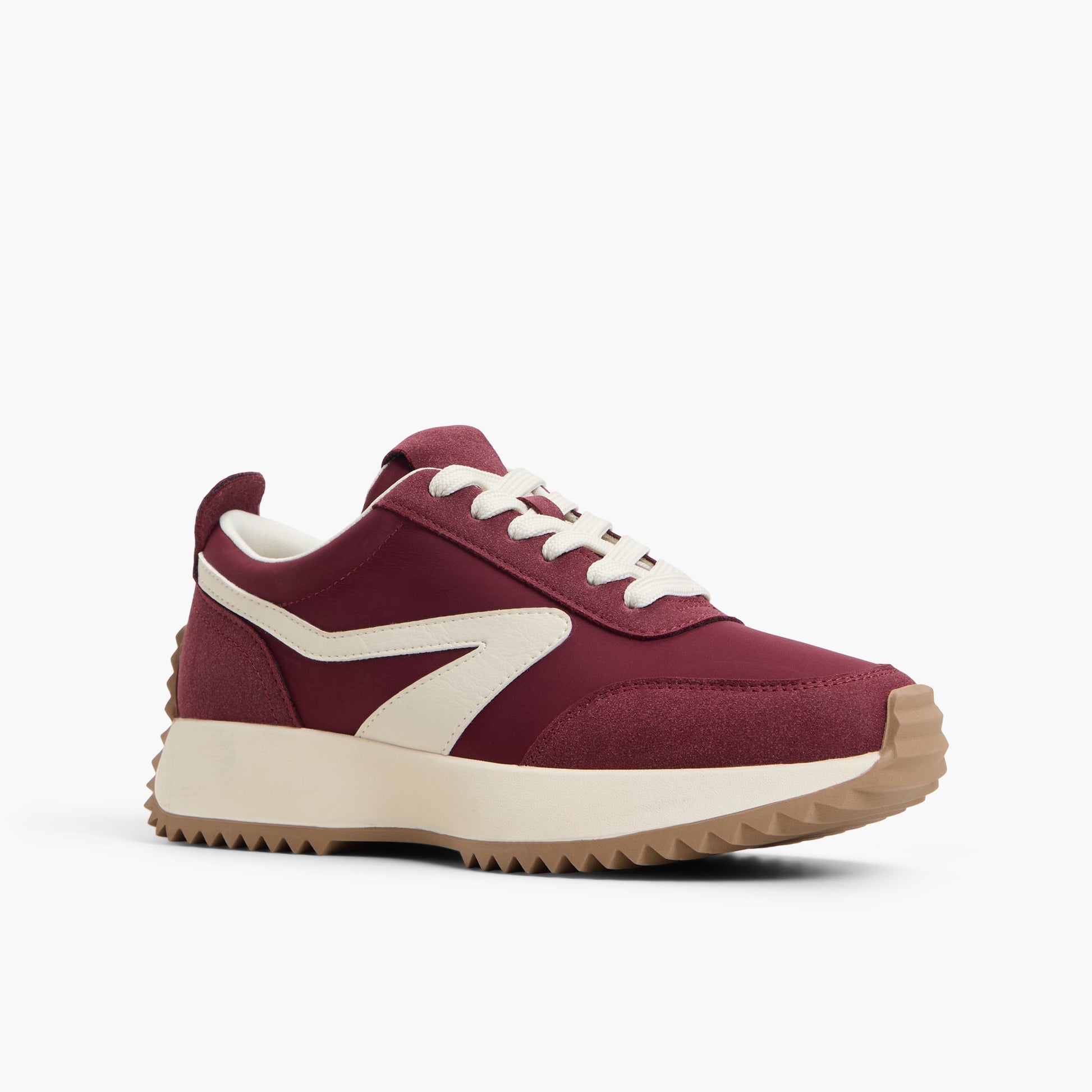 Test FR:Three-quarter angle of Bordo Danie 's front side