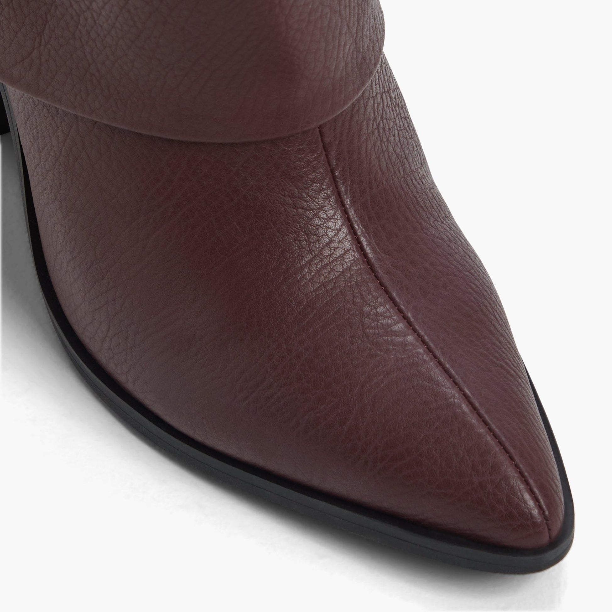 Close-up of the Bordo Kayden