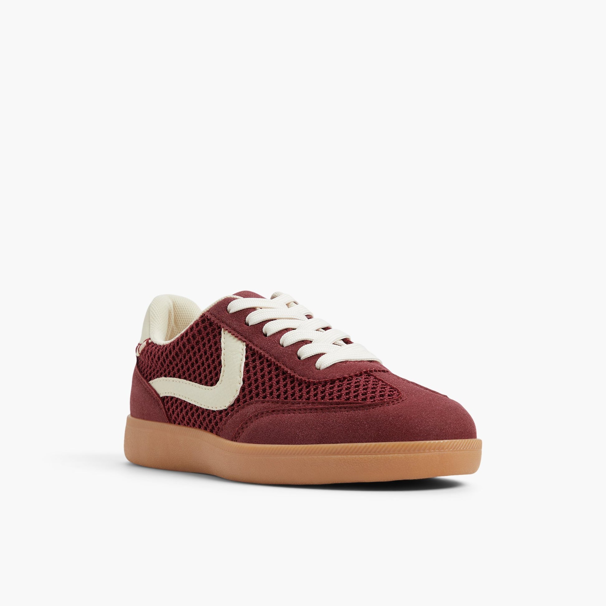Three-quarter angle of Bordo Troye 's front side