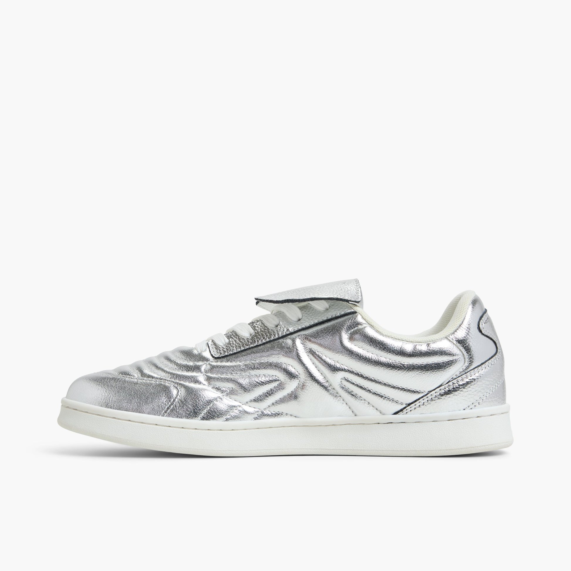Side view of Silver Diamanti
