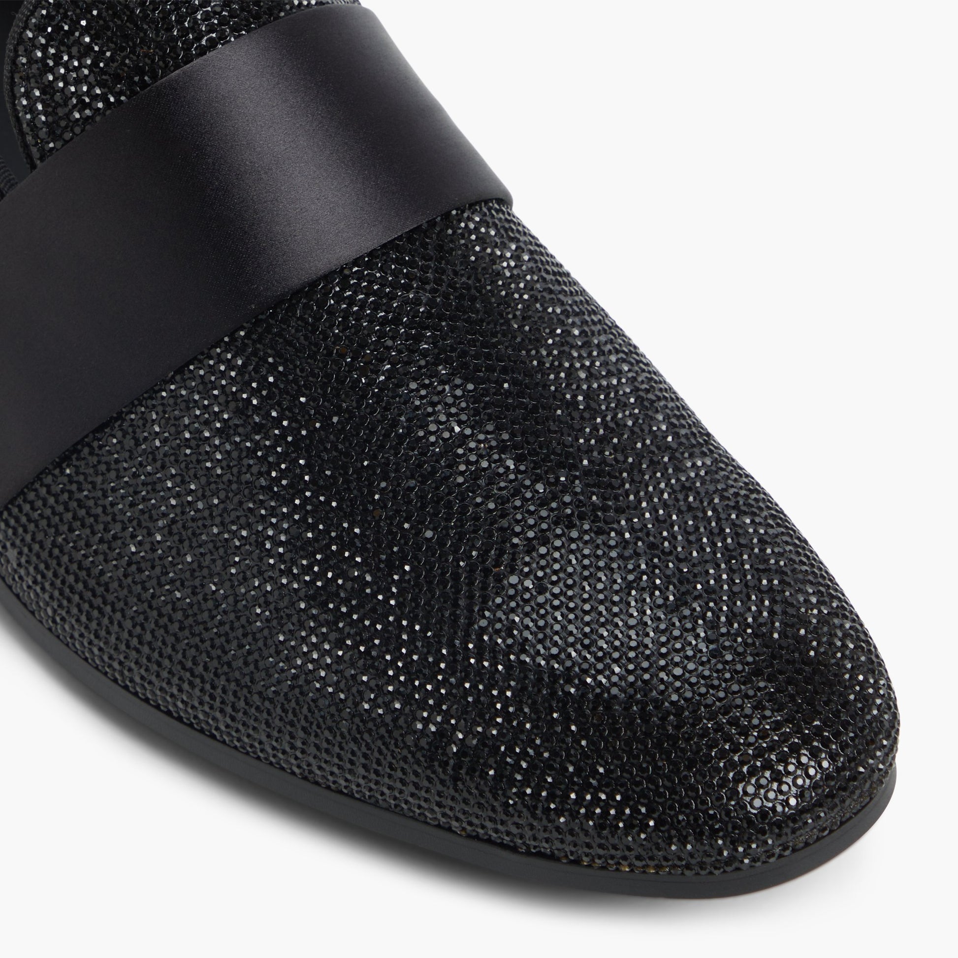 Close-up of the Black Dorion