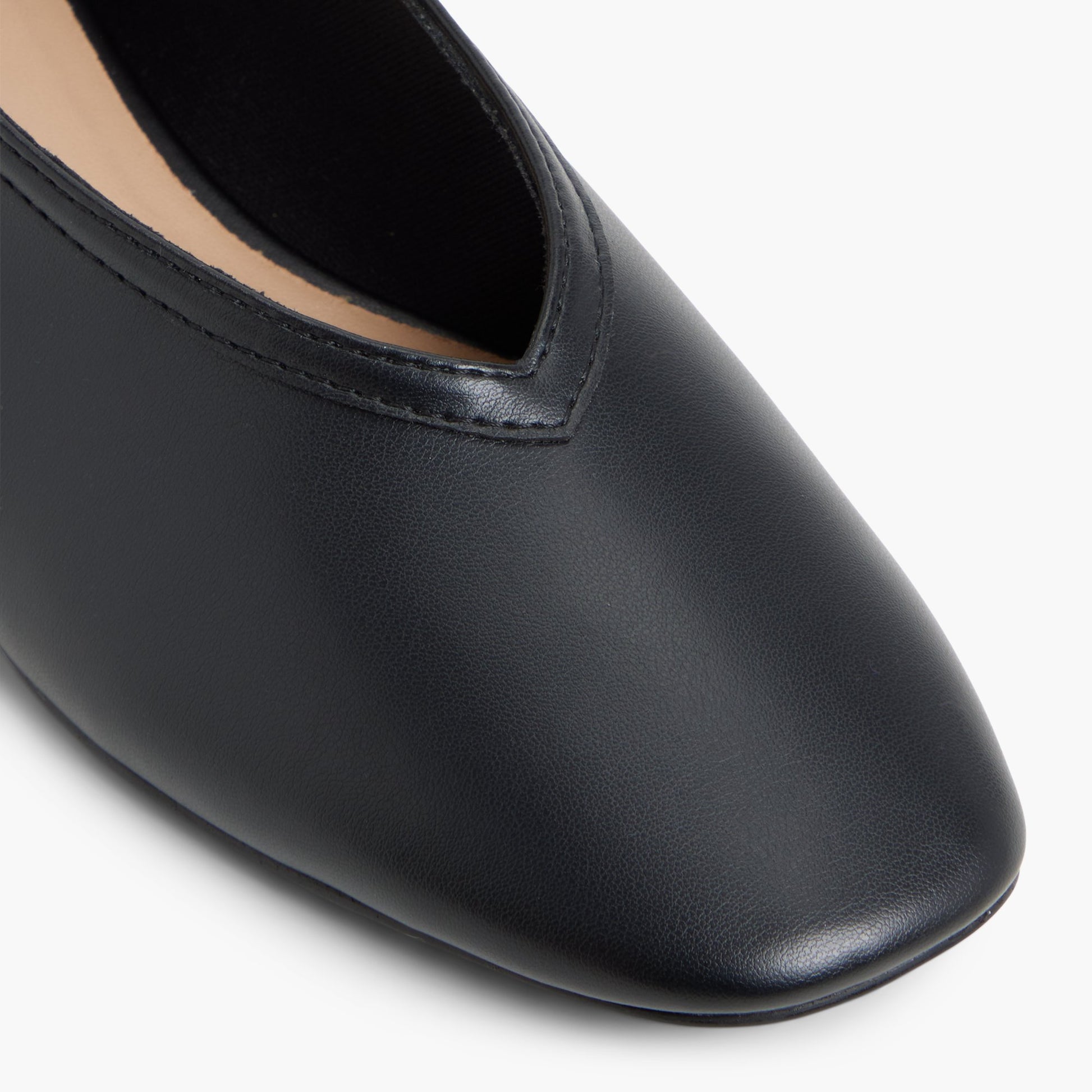 Close-up of the Black Eleynora Ballerinas