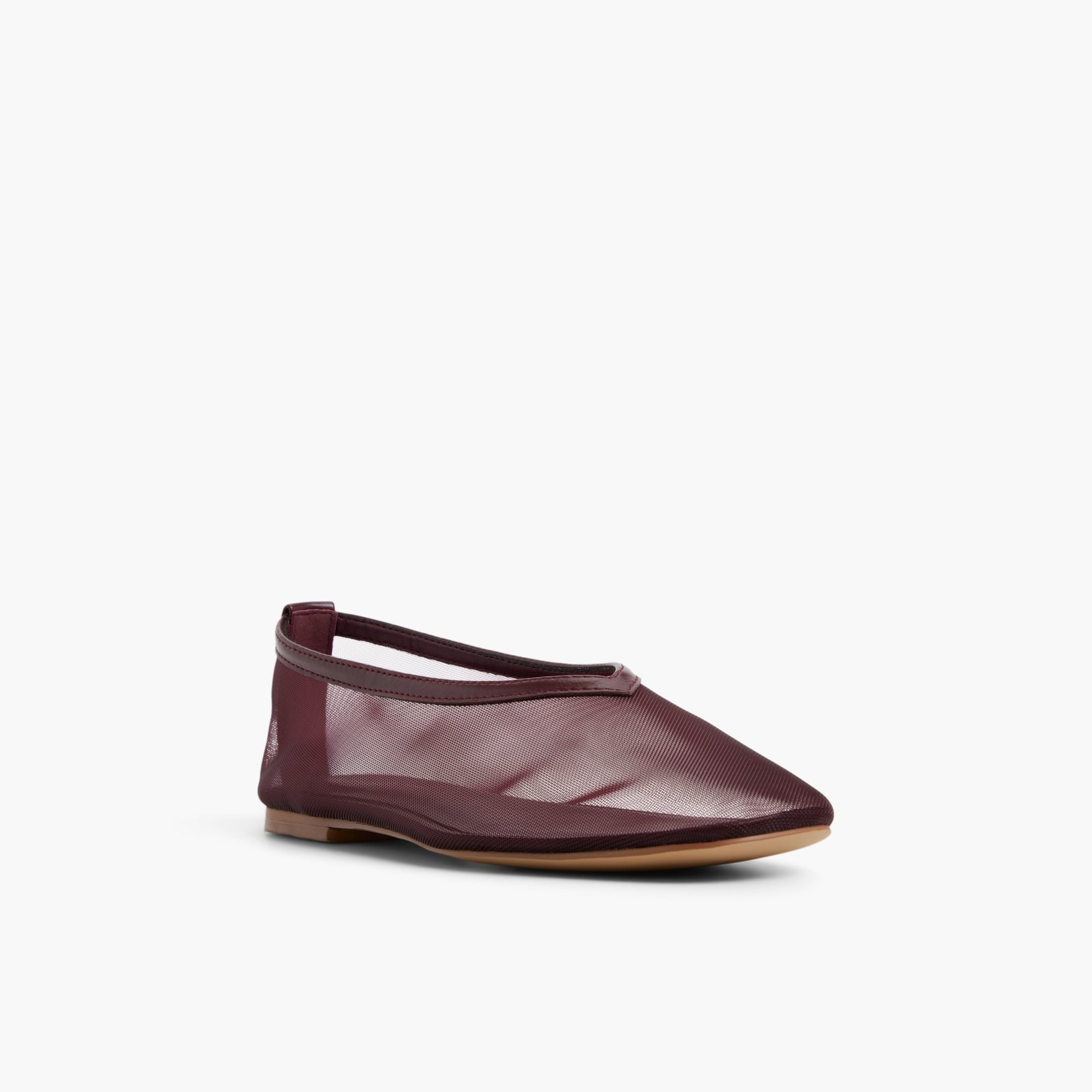 Three-quarter angle of Bordo Eleynora Ballerinas's front side