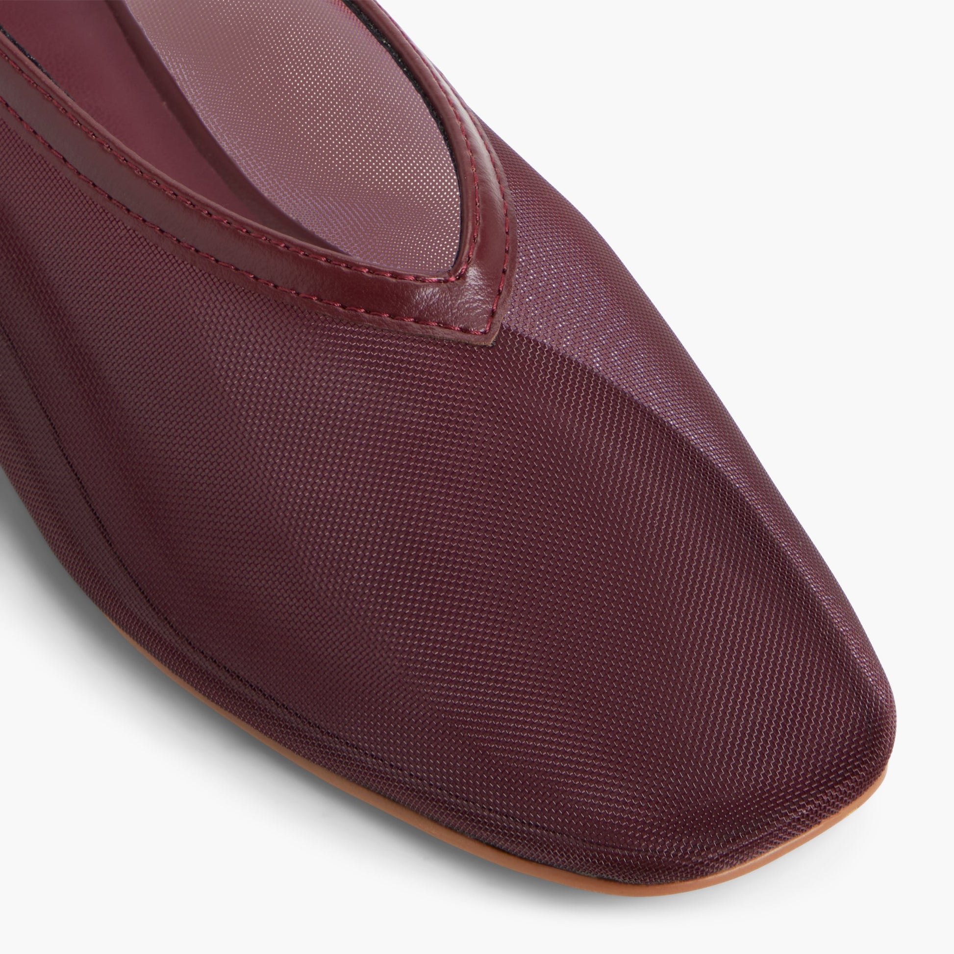 Close-up of the Bordo Eleynora Ballerinas
