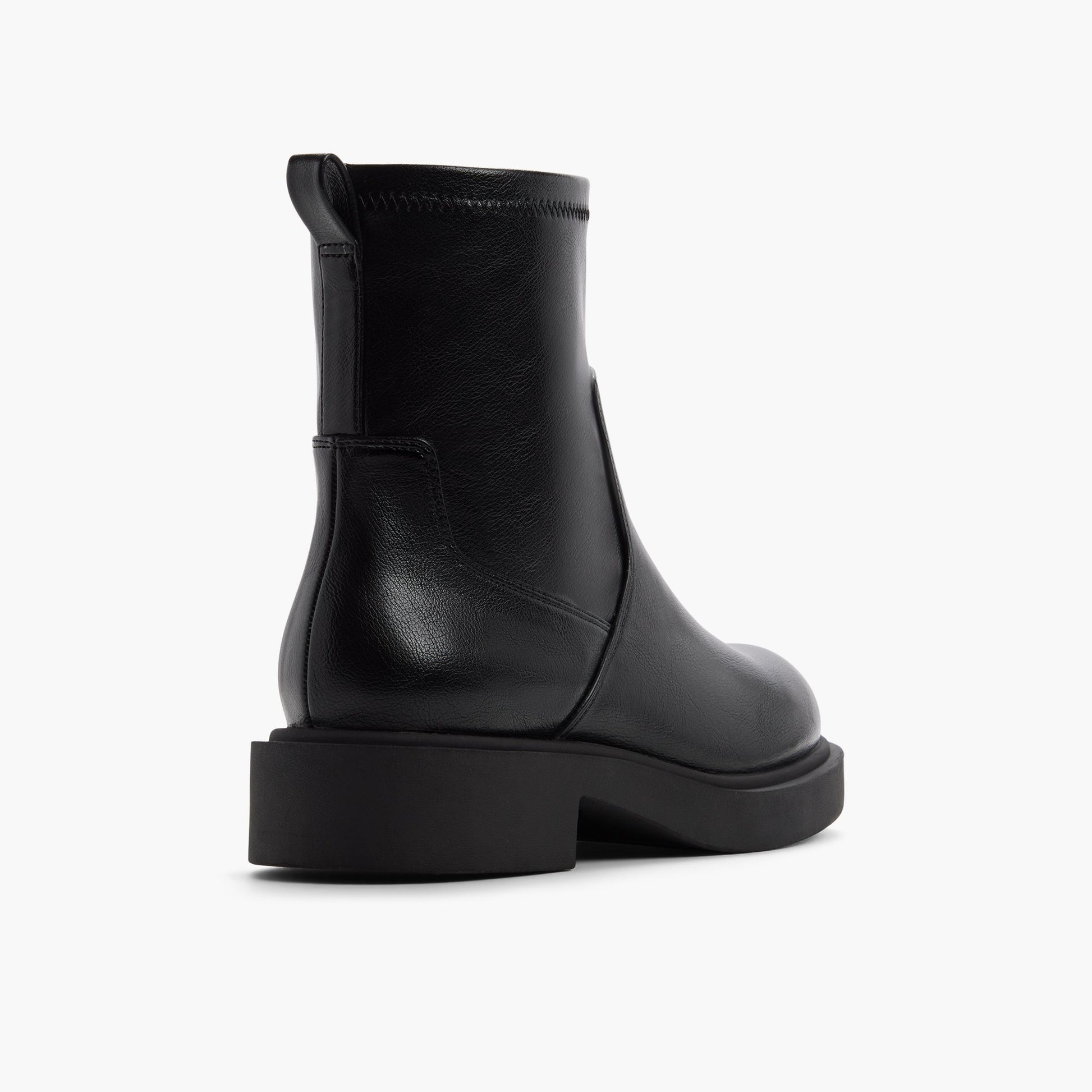 Test FR:Three-quarter angle of Noir Addilynn 's back side