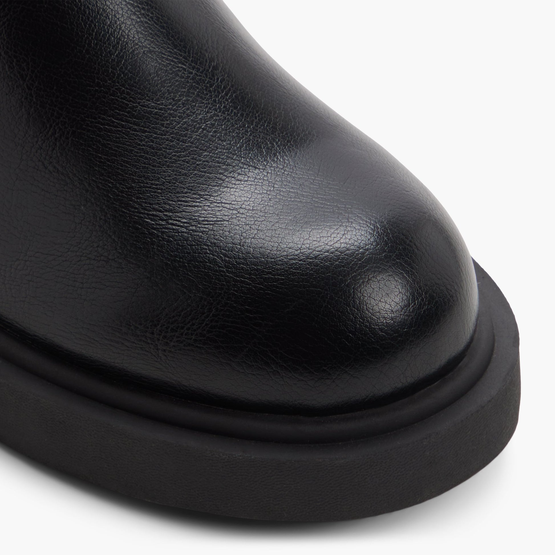 Test FR:Close-up of the Noir Addilynn