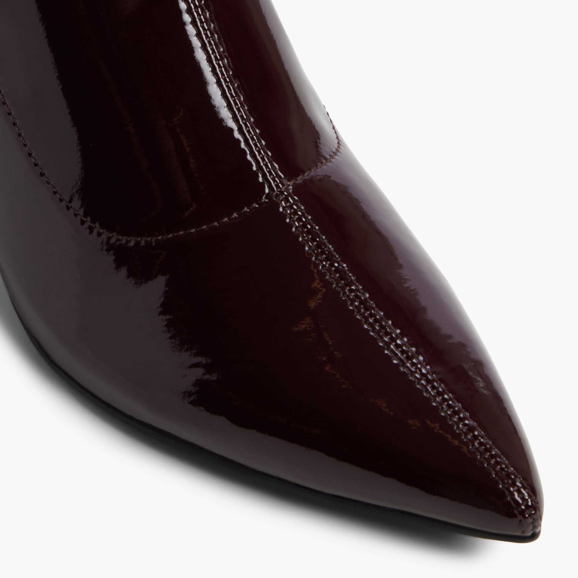 Close-up of the Bordo Ellyy Ankle Boots