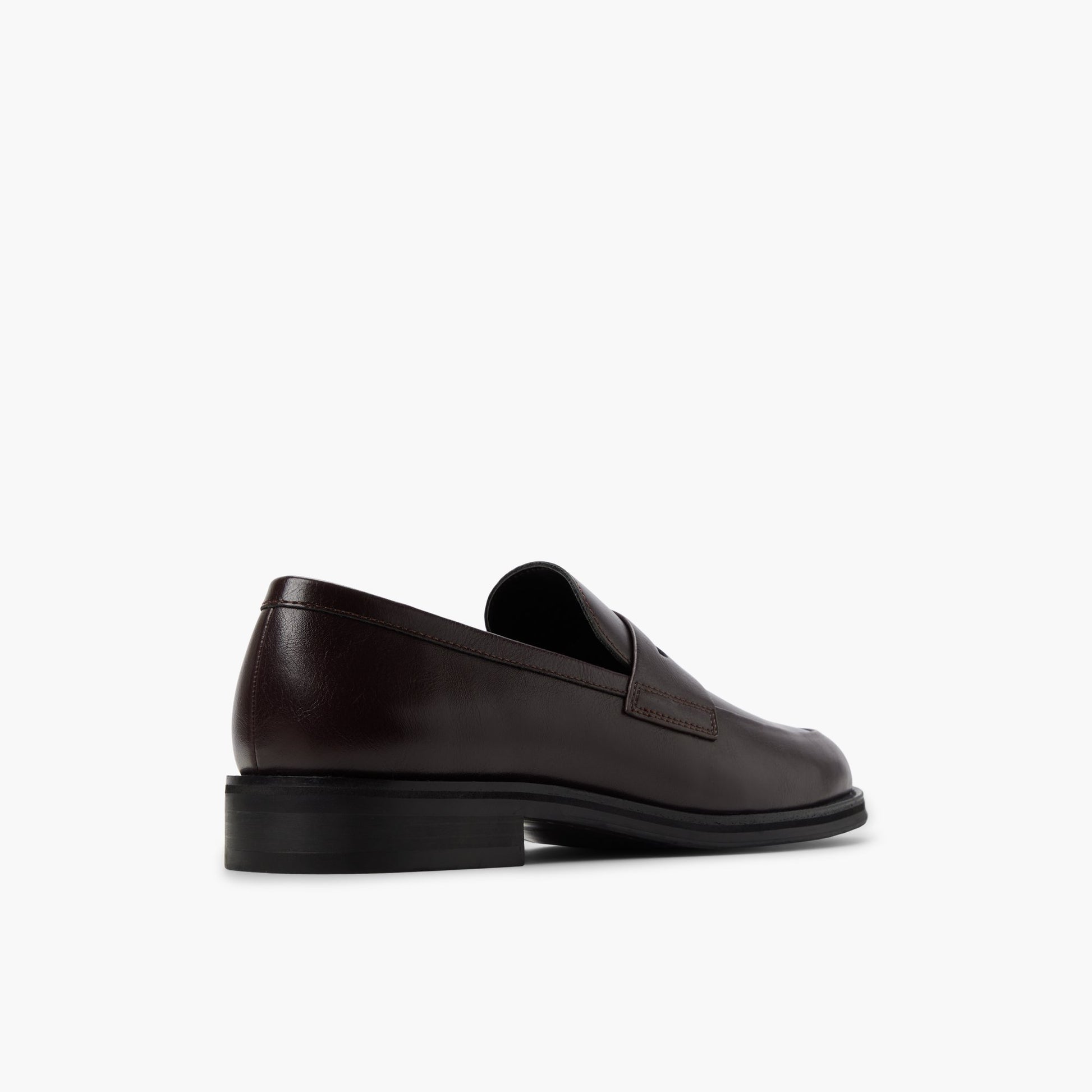 Three-quarter angle of Bordo Pollard Loafers's back side