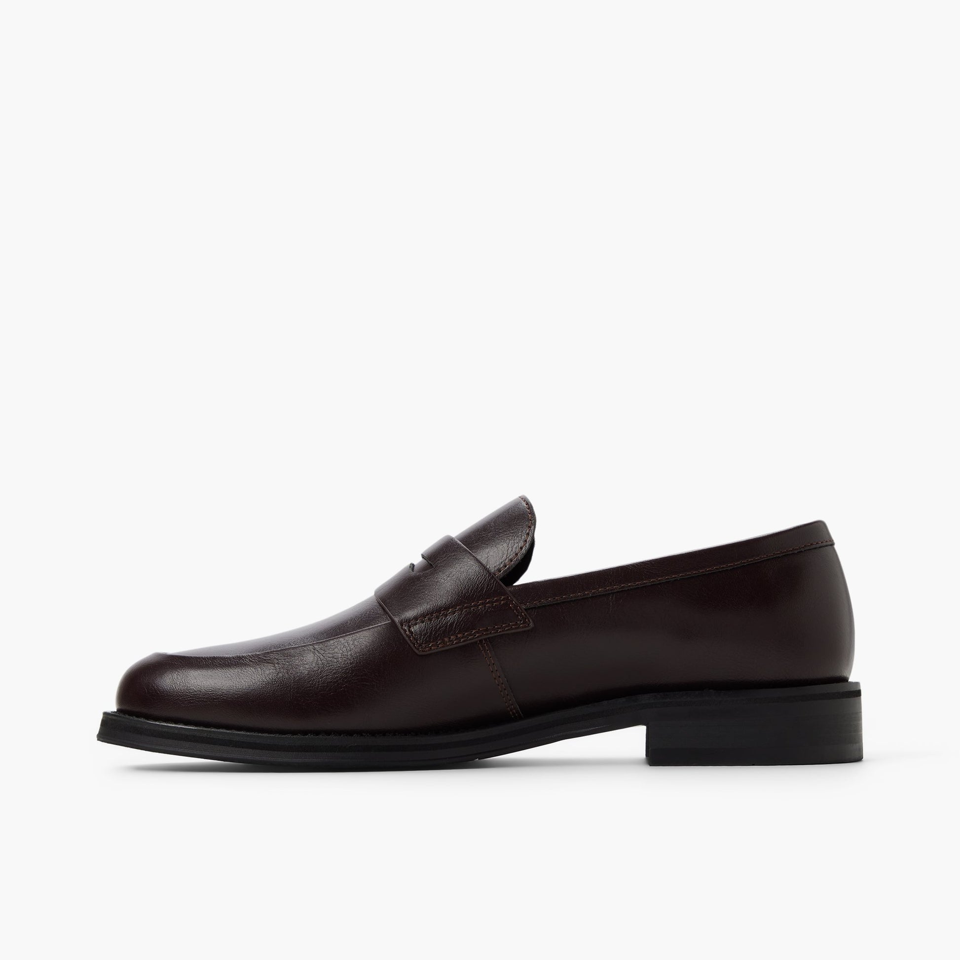 Side view of Bordo Pollard Loafers