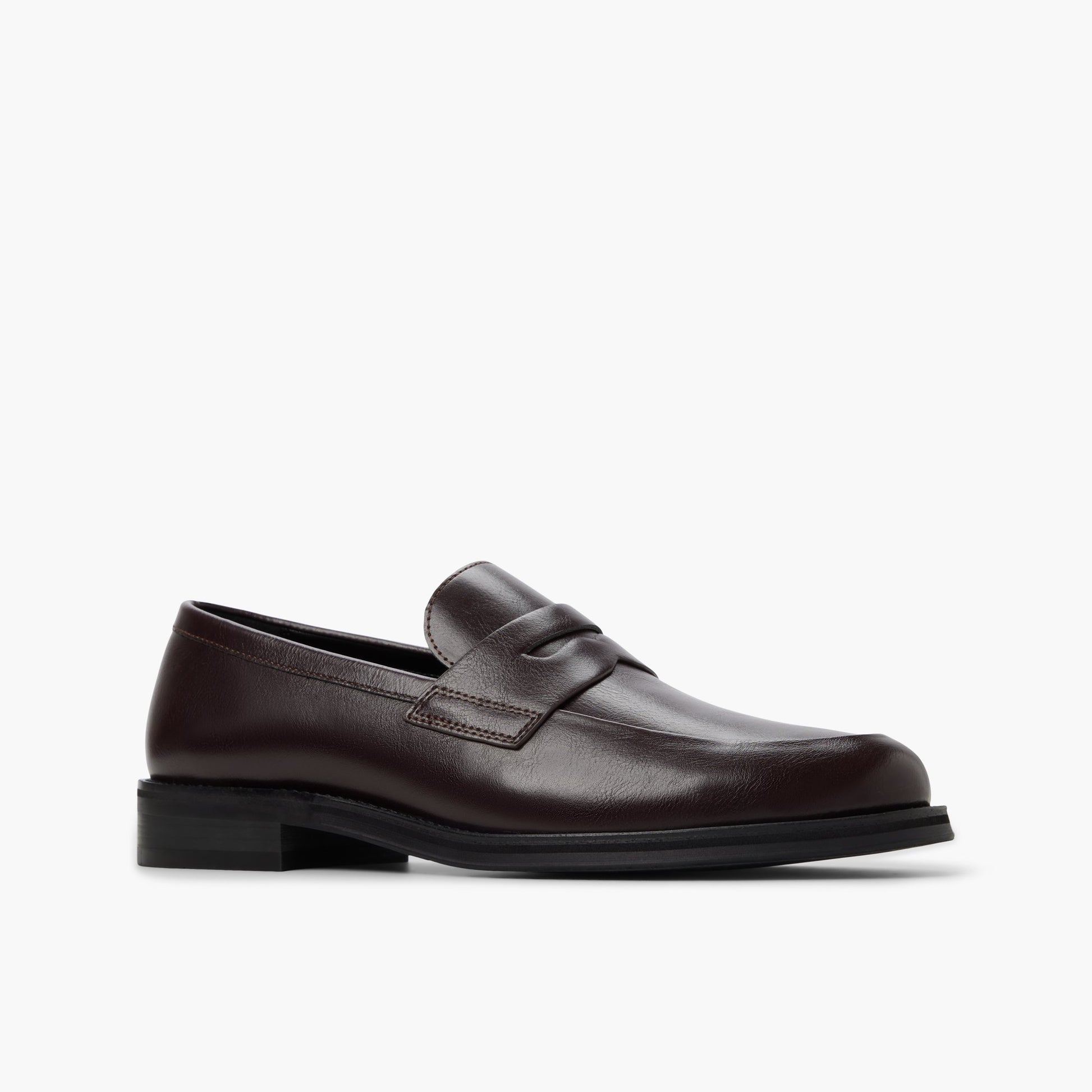 Three-quarter angle of Bordo Pollard Loafers's front side