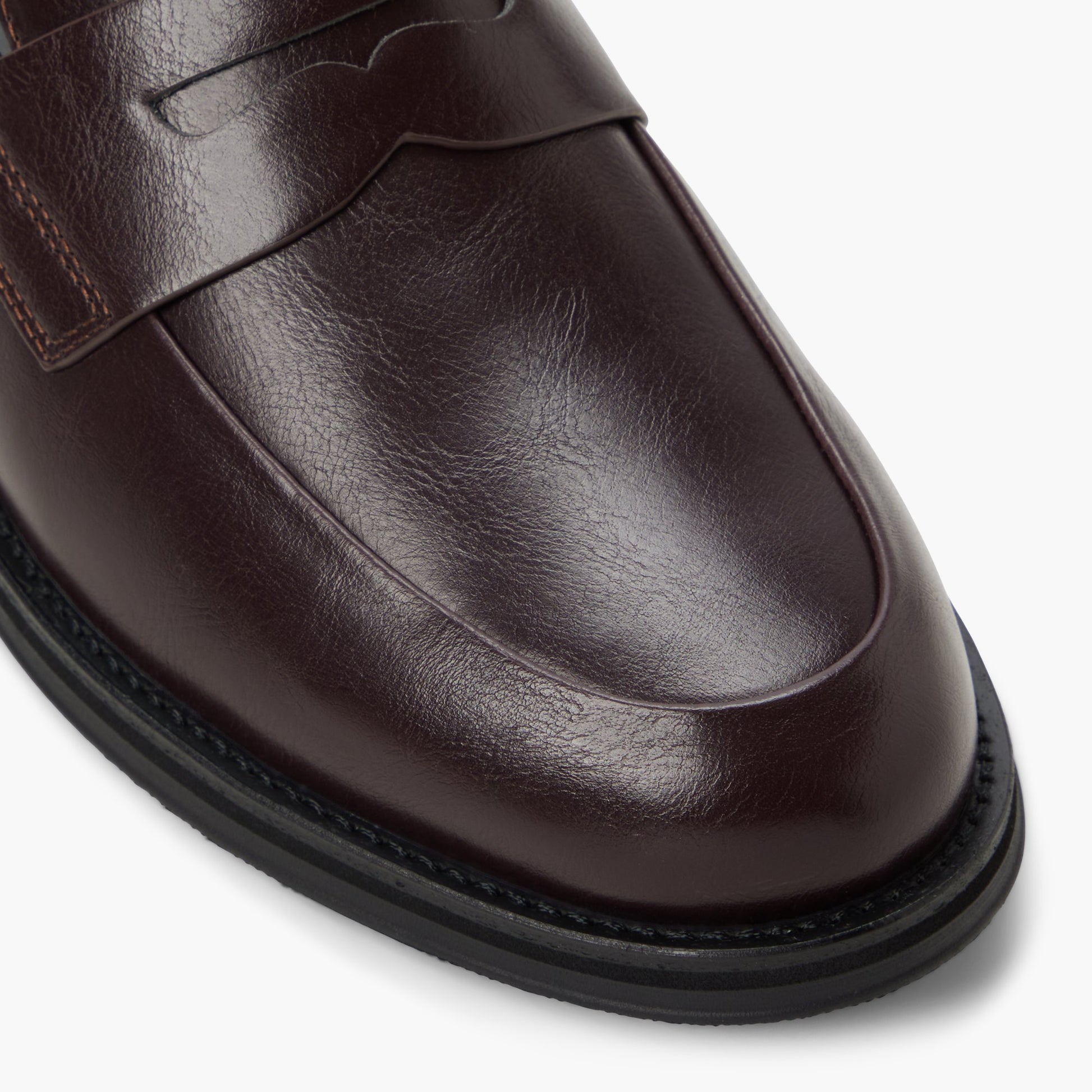 Close-up of the Bordo Pollard Loafers