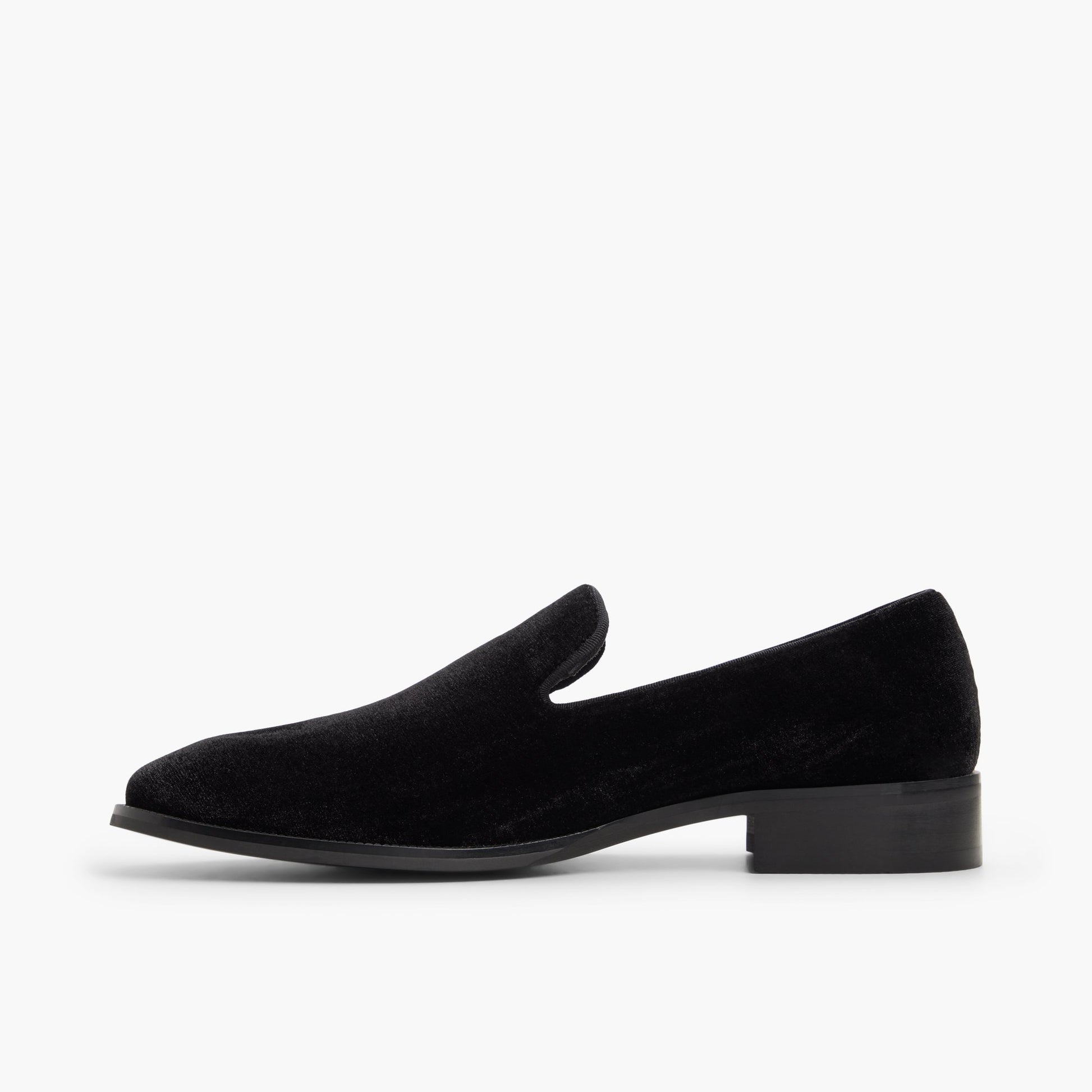 Test FR:Side view of Noir Goetze Flâneurs