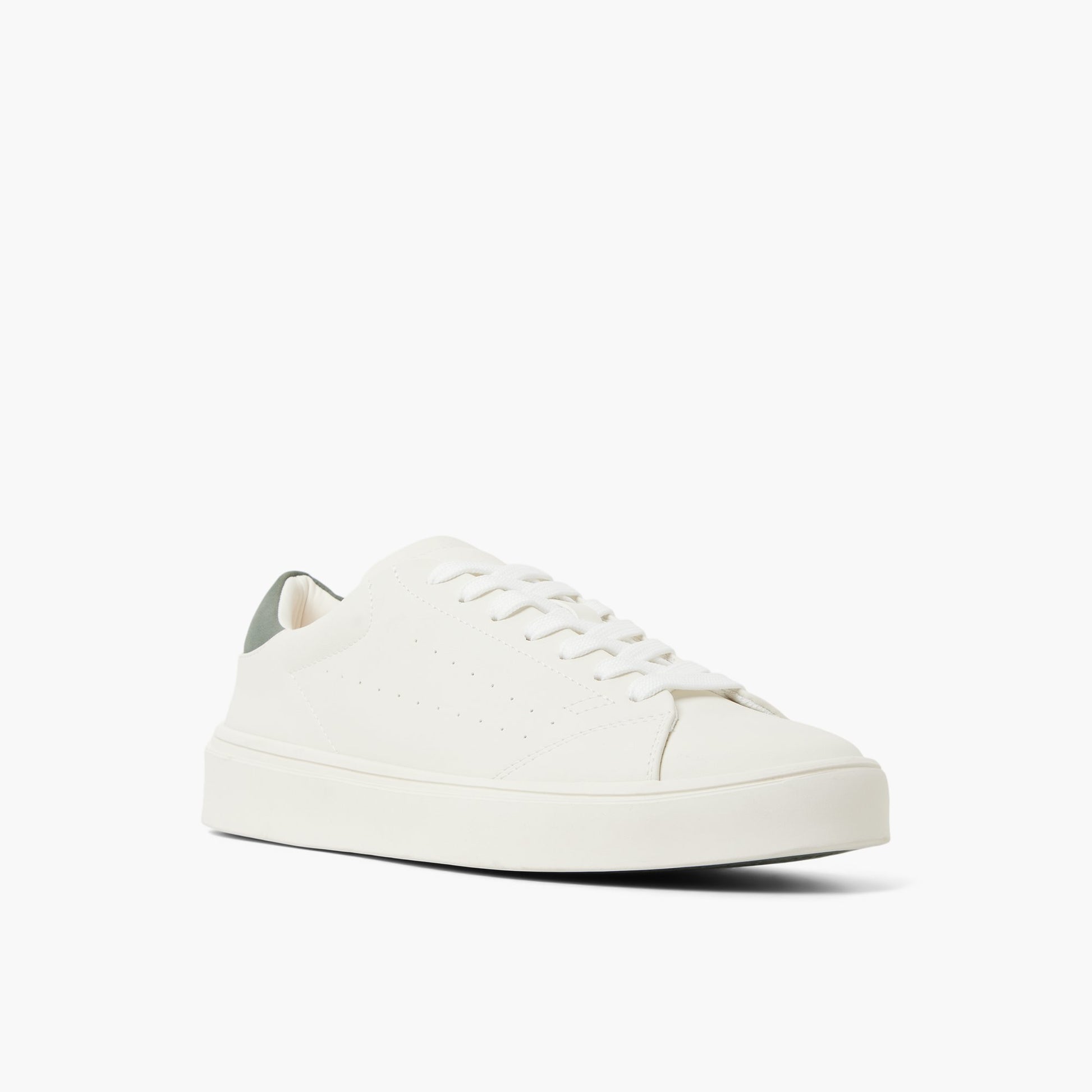 Three-quarter angle of Bone Hollander Low-top Sneakers's front side