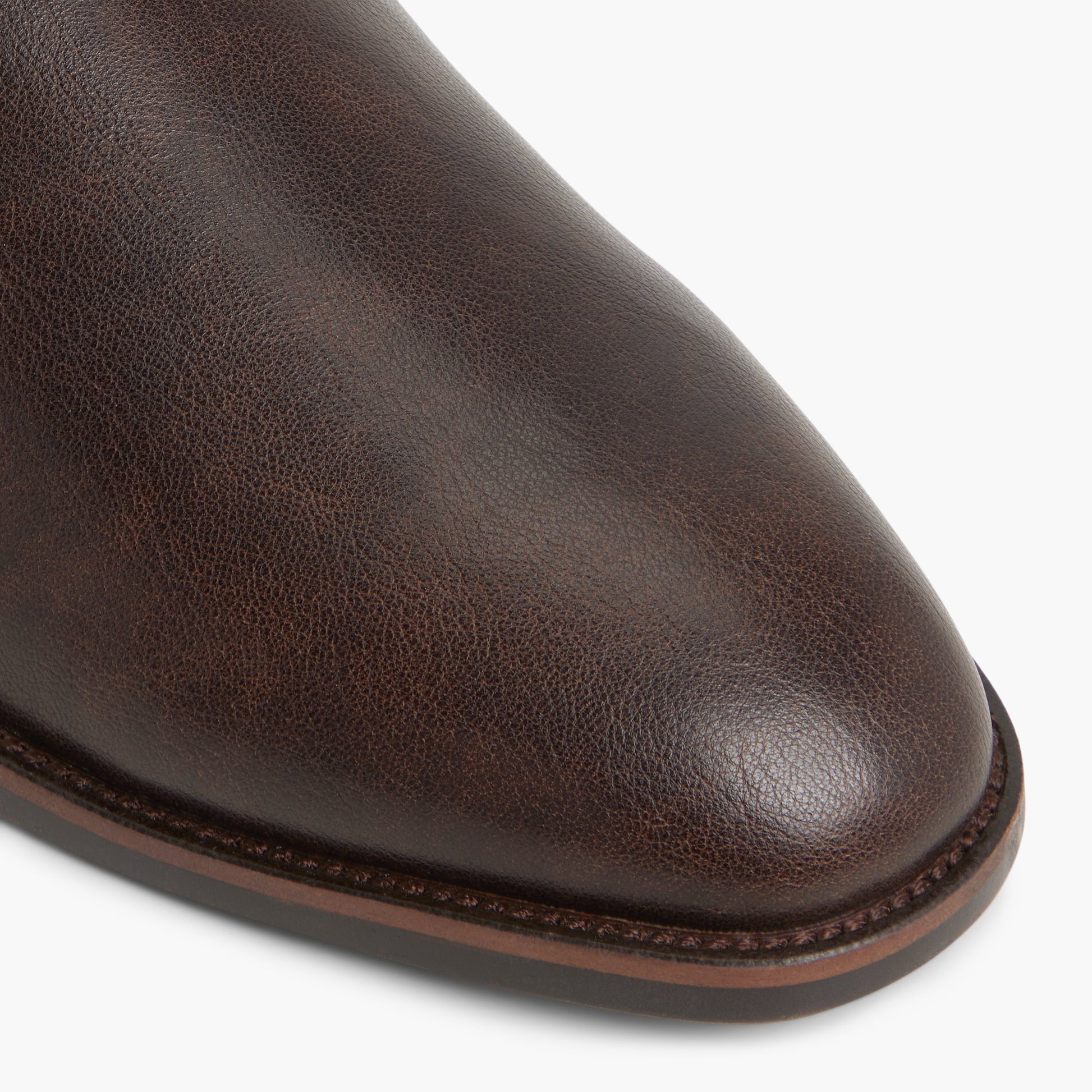 Test FR:Close-up of the Marron Foncé Keslin Chaussures derby